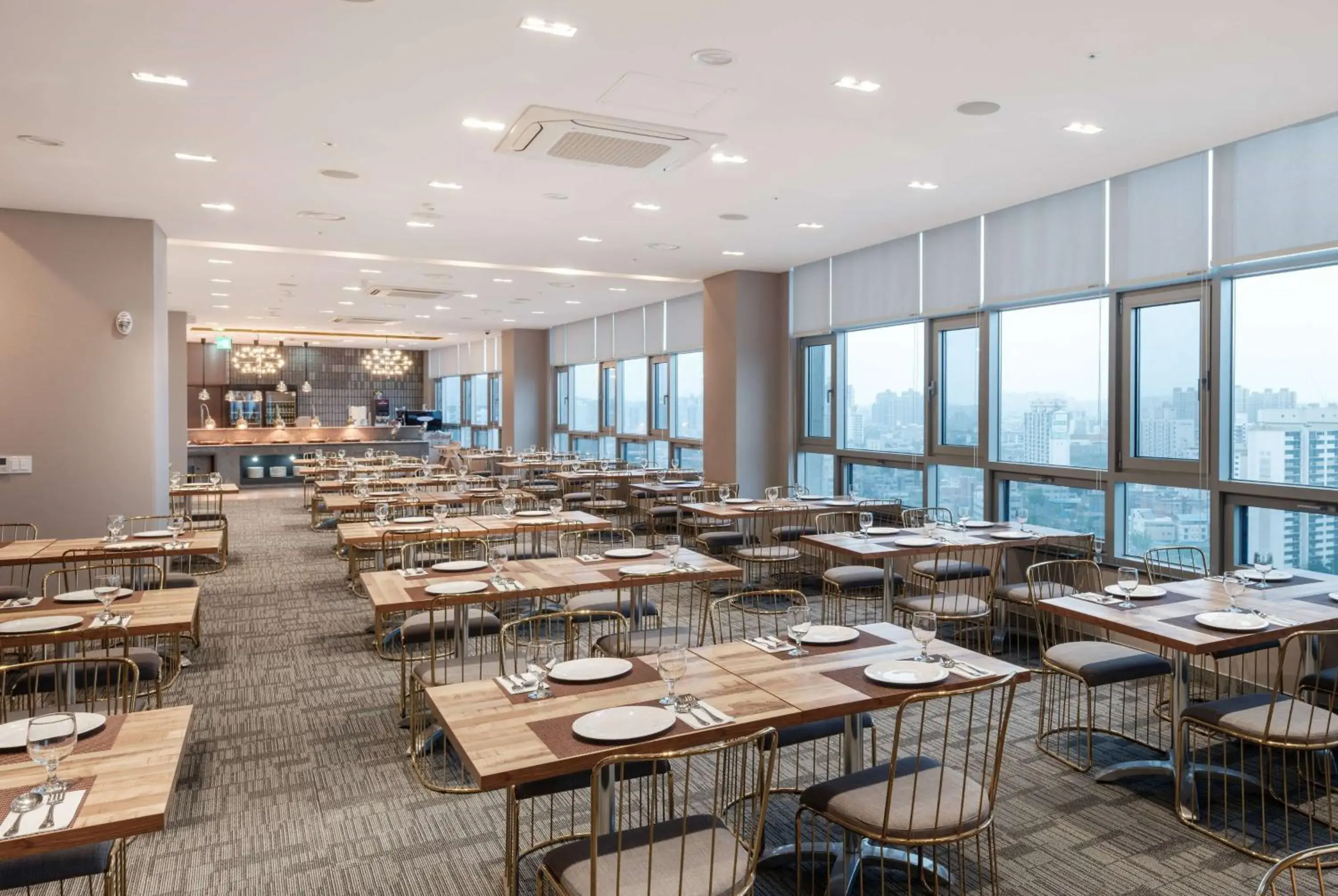Restaurant/places to eat in Ramada Encore by Wyndham CheonAn Restaurant/places to eat in Ramada Encore by Wyndham CheonAn