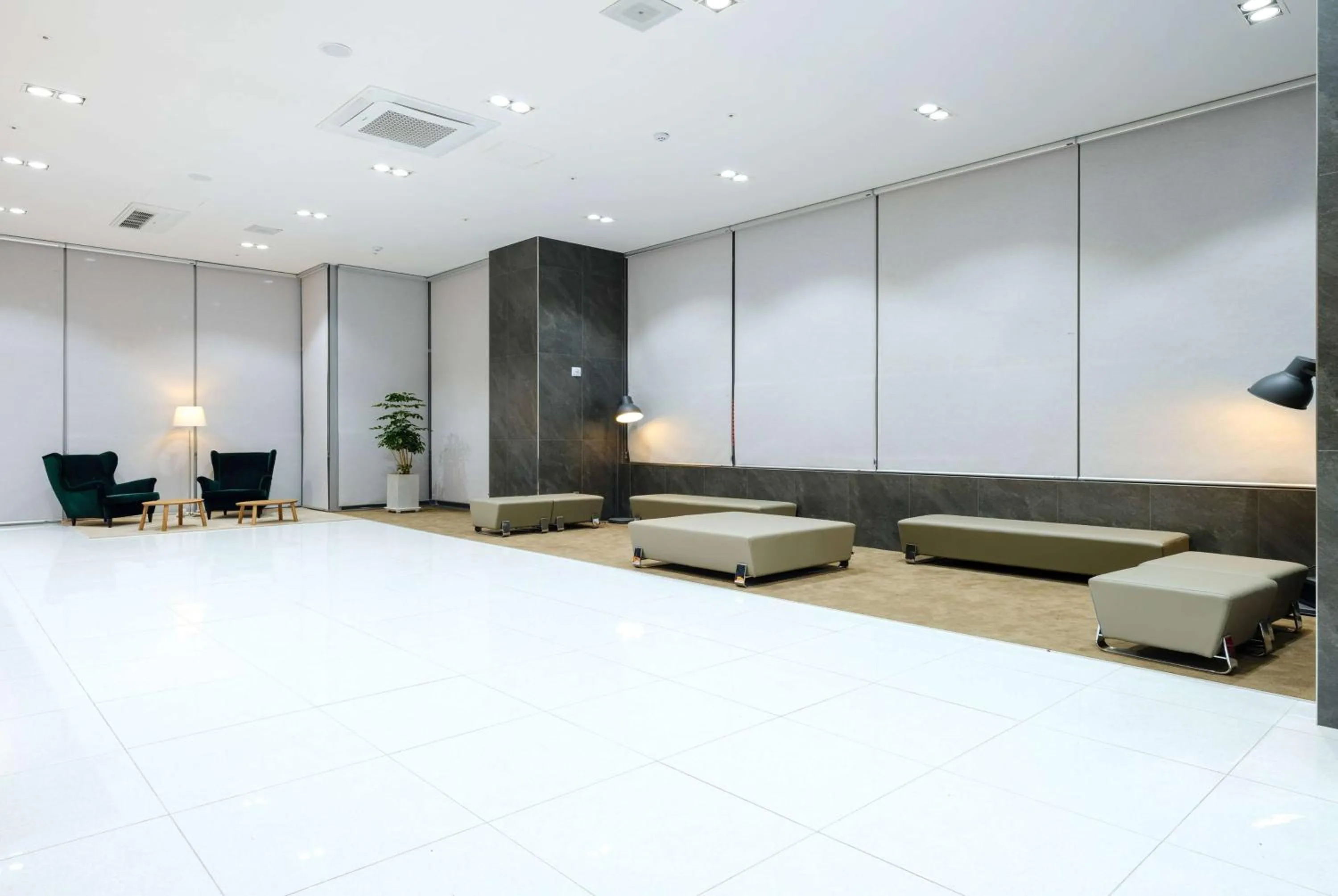 Lobby or reception in Ramada Encore by Wyndham CheonAn