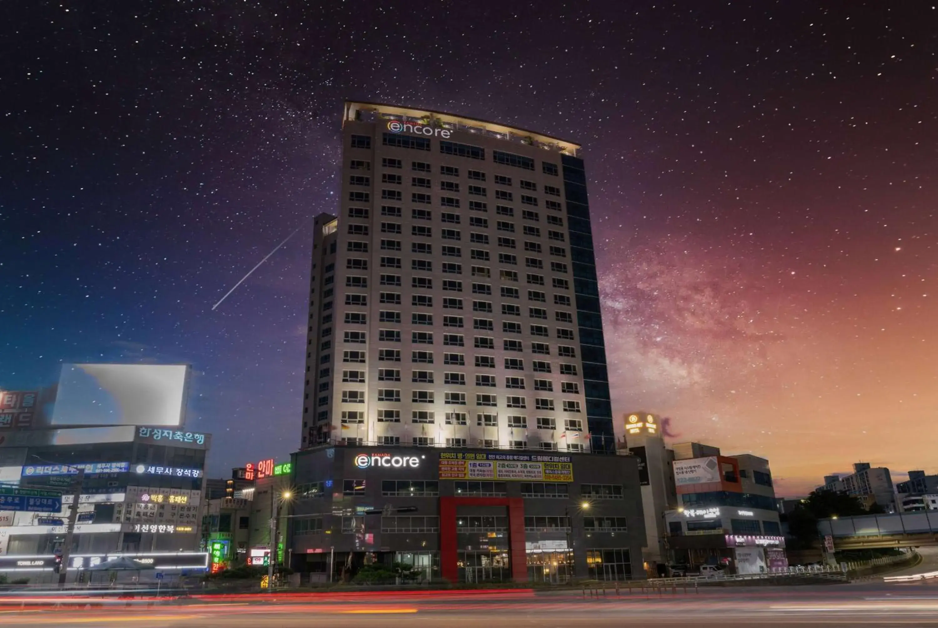 Property building in Ramada Encore by Wyndham CheonAn Property building in Ramada Encore by Wyndham CheonAn