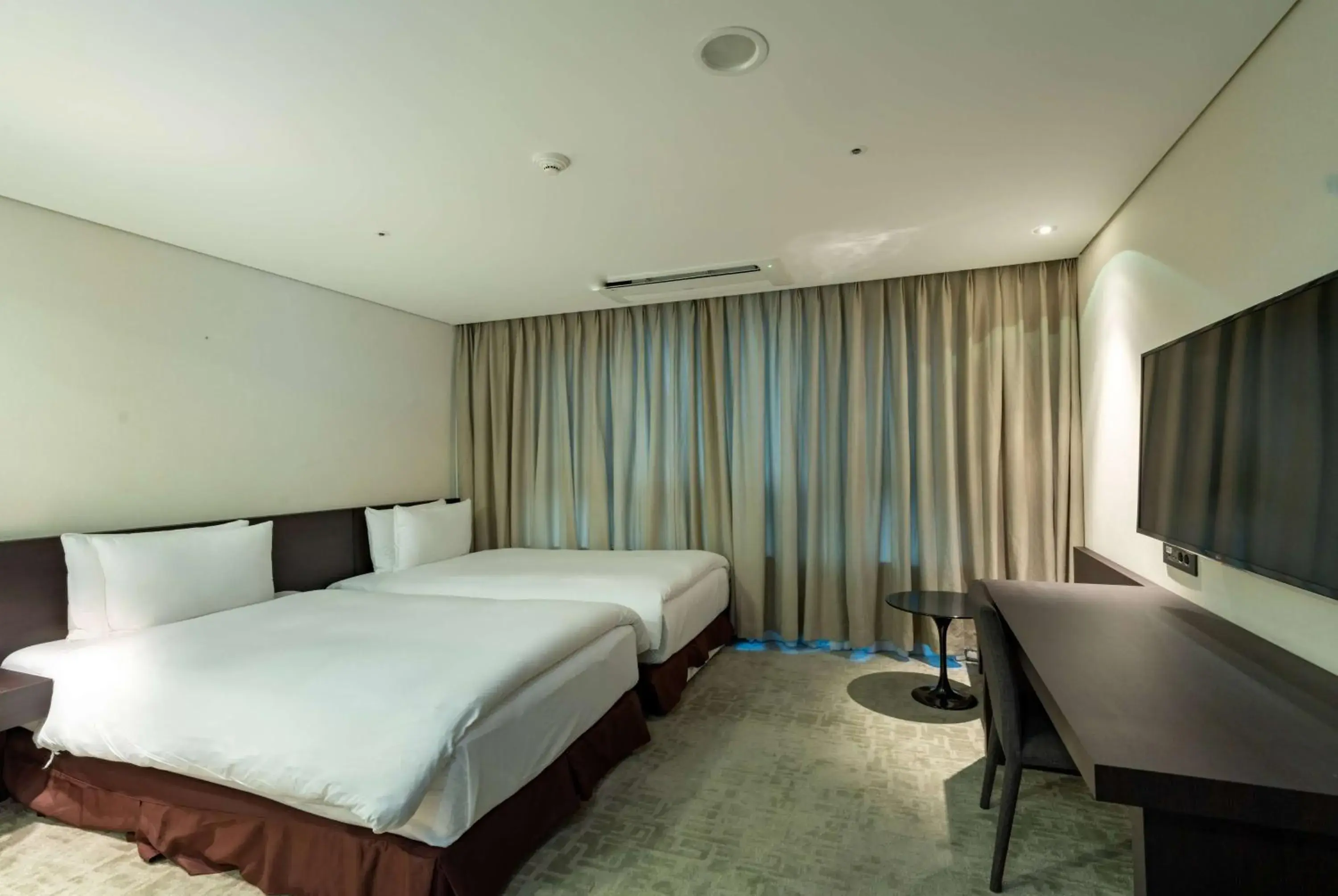 Photo of the whole room, Bed in Ramada Encore by Wyndham CheonAn Photo of the whole room, Bed in Ramada Encore by Wyndham CheonAn