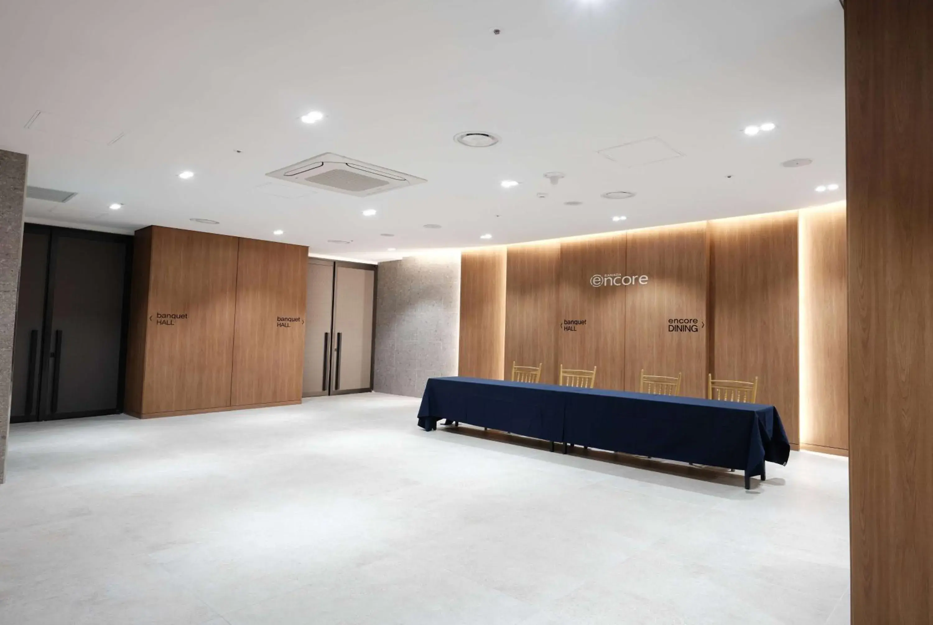 Lobby or reception in Ramada Encore by Wyndham CheonAn Lobby or reception in Ramada Encore by Wyndham CheonAn