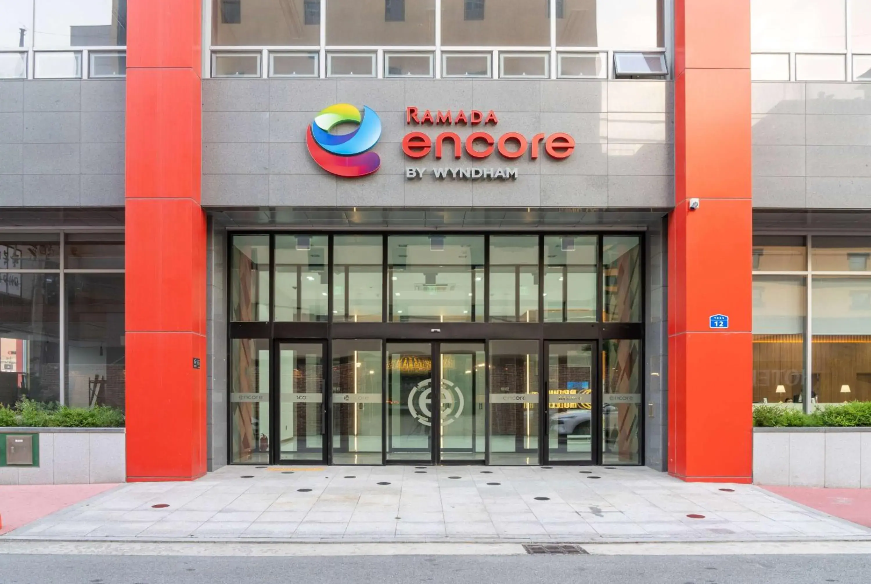 Property building in Ramada Encore by Wyndham CheonAn Property building in Ramada Encore by Wyndham CheonAn