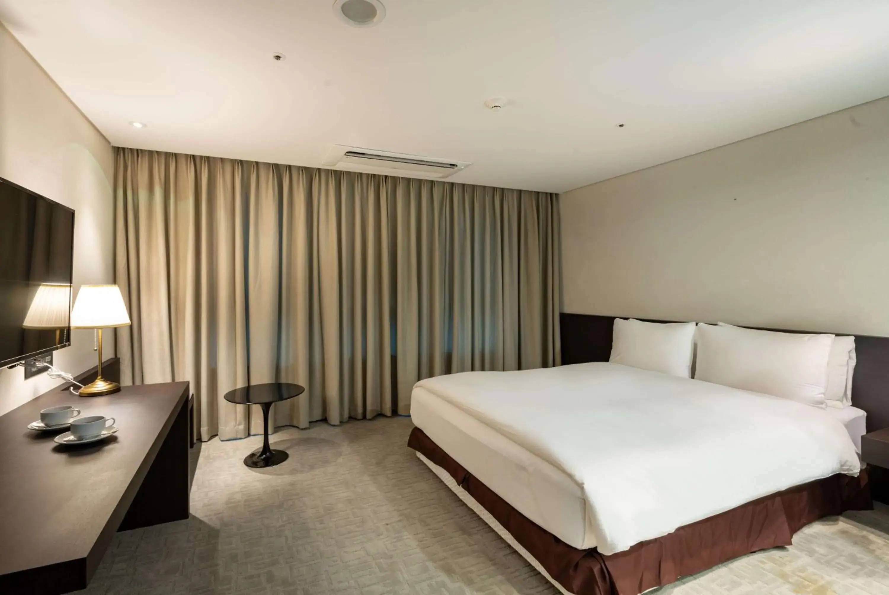 Photo of the whole room, Bed in Ramada Encore by Wyndham CheonAn Photo of the whole room, Bed in Ramada Encore by Wyndham CheonAn