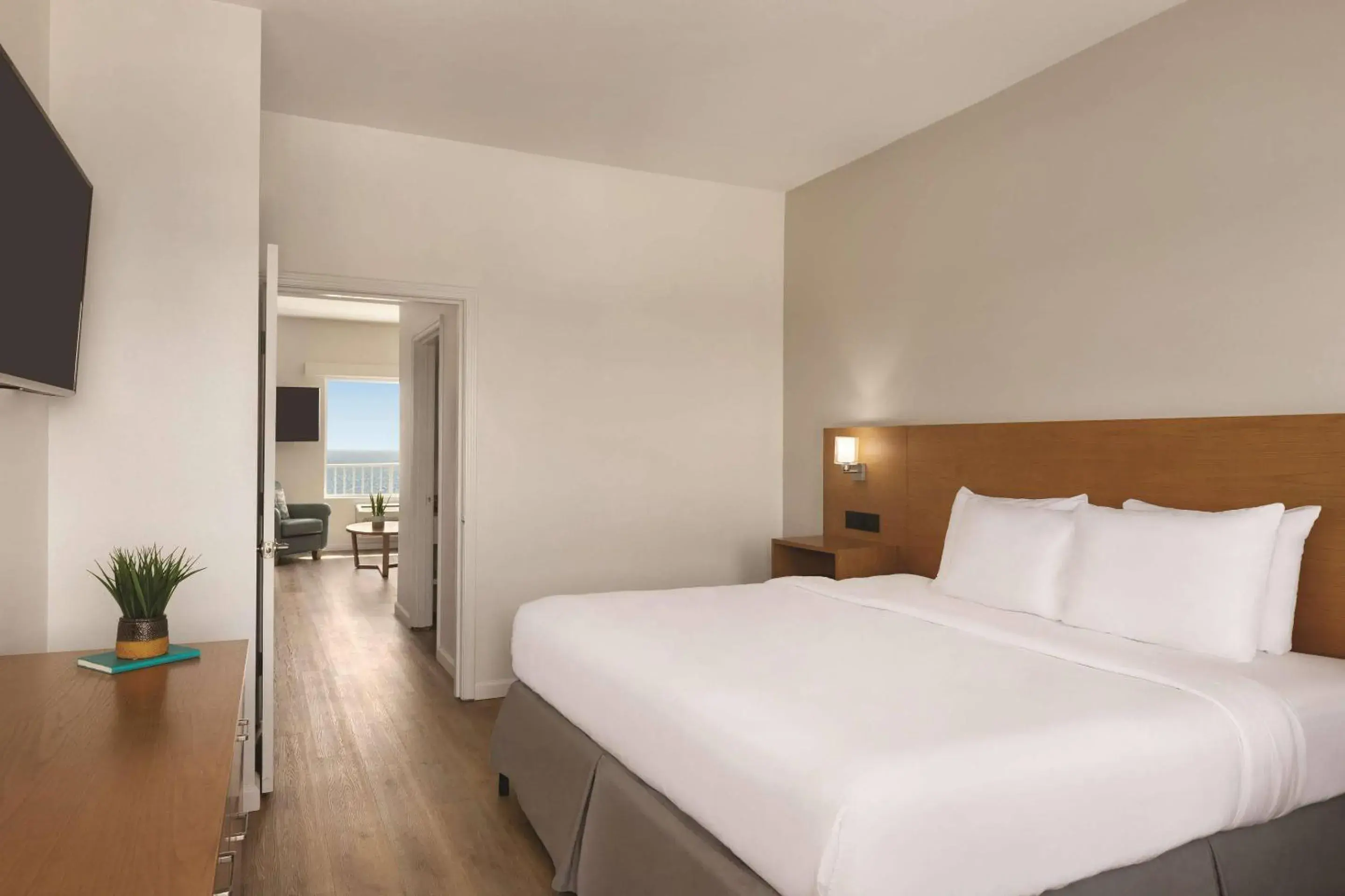 Bedroom, Bed in Radisson Beachfront Hotel - Panama City Beach Bedroom, Bed in Radisson Beachfront Hotel - Panama City Beach