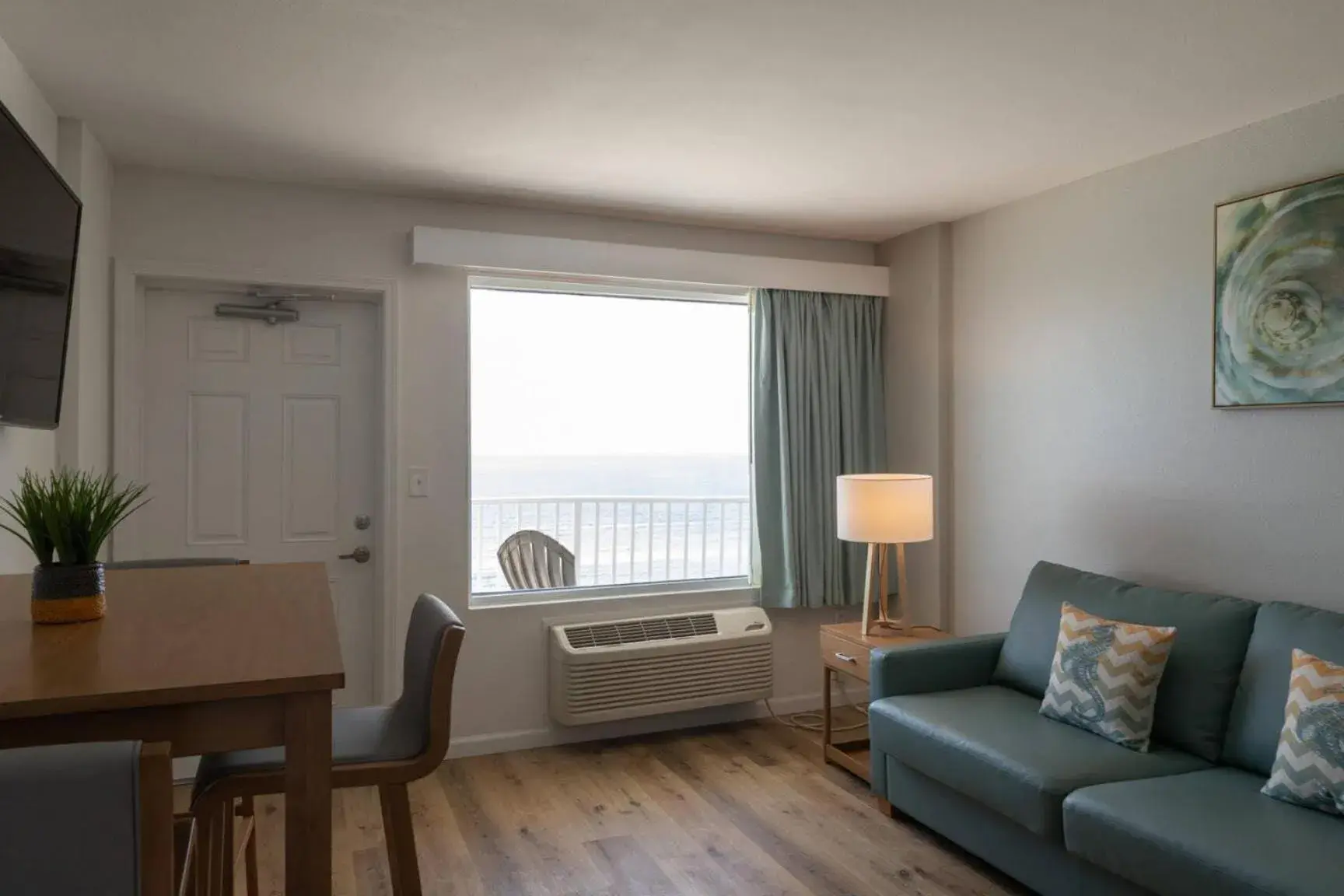 Bedroom in Radisson Beachfront Hotel - Panama City Beach Bedroom in Radisson Beachfront Hotel - Panama City Beach