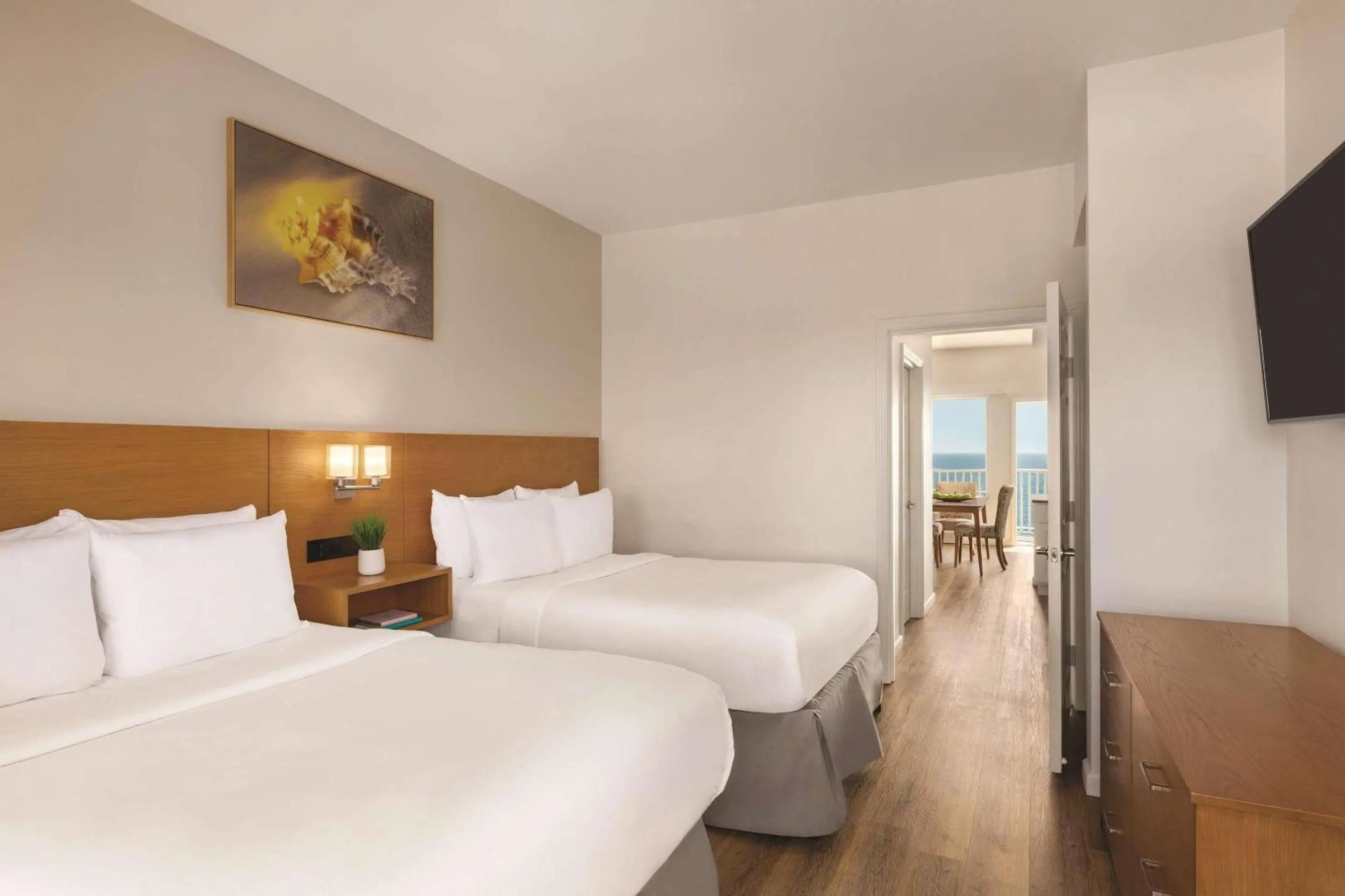 Bedroom, Bed in Radisson Beachfront Hotel - Panama City Beach