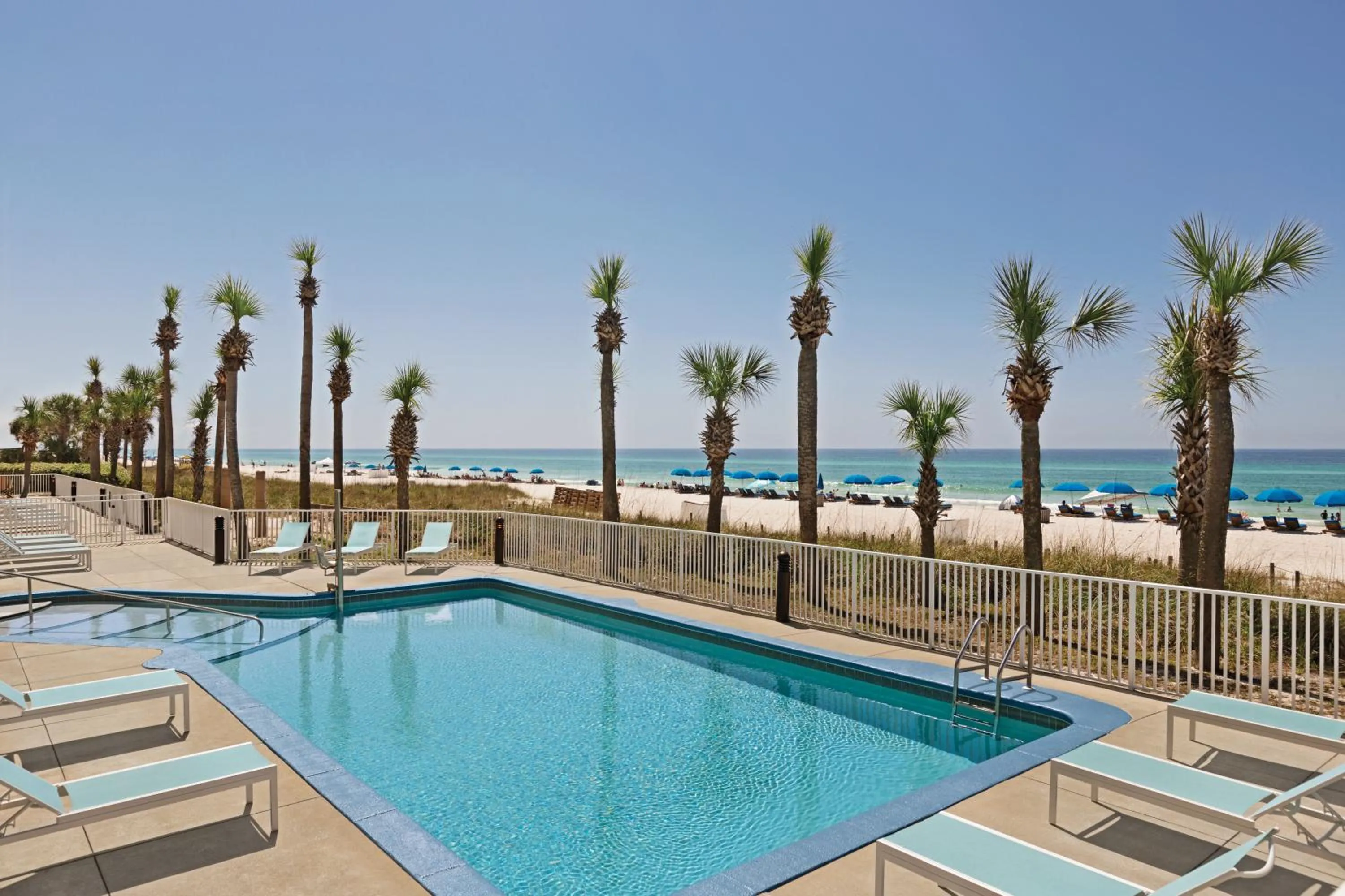 Swimming pool in Radisson Beachfront Hotel - Panama City Beach