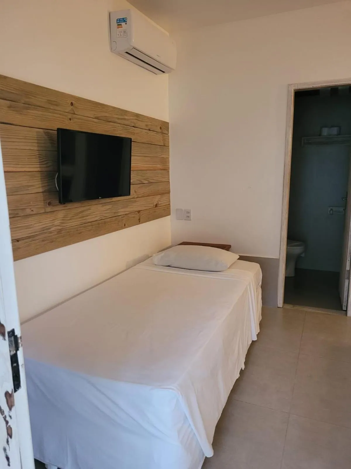 Bed in Aquarela Praia Hotel