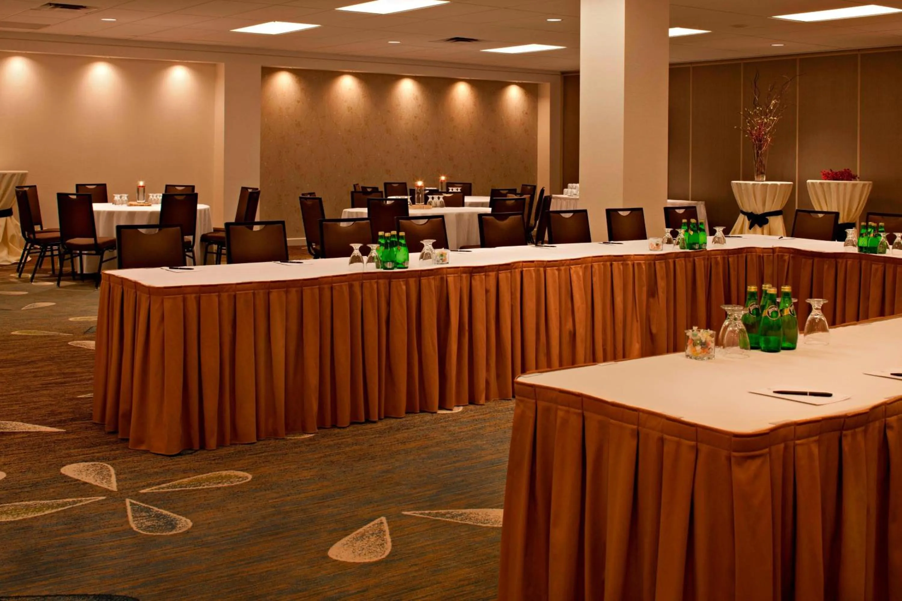 Meeting/conference room in Delta Hotels by Marriott Winnipeg
