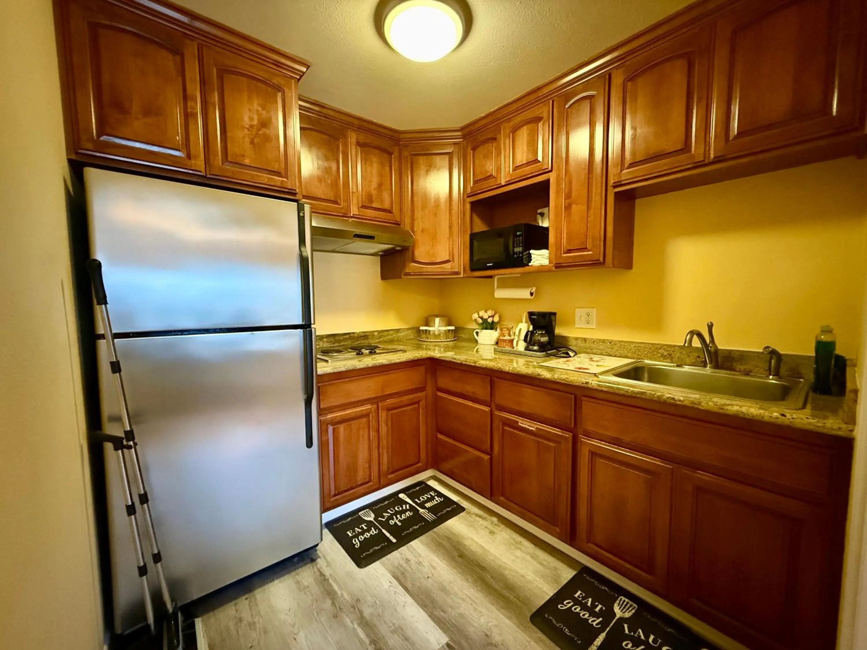 Kitchen or kitchenette in Monterey Bay Lodge