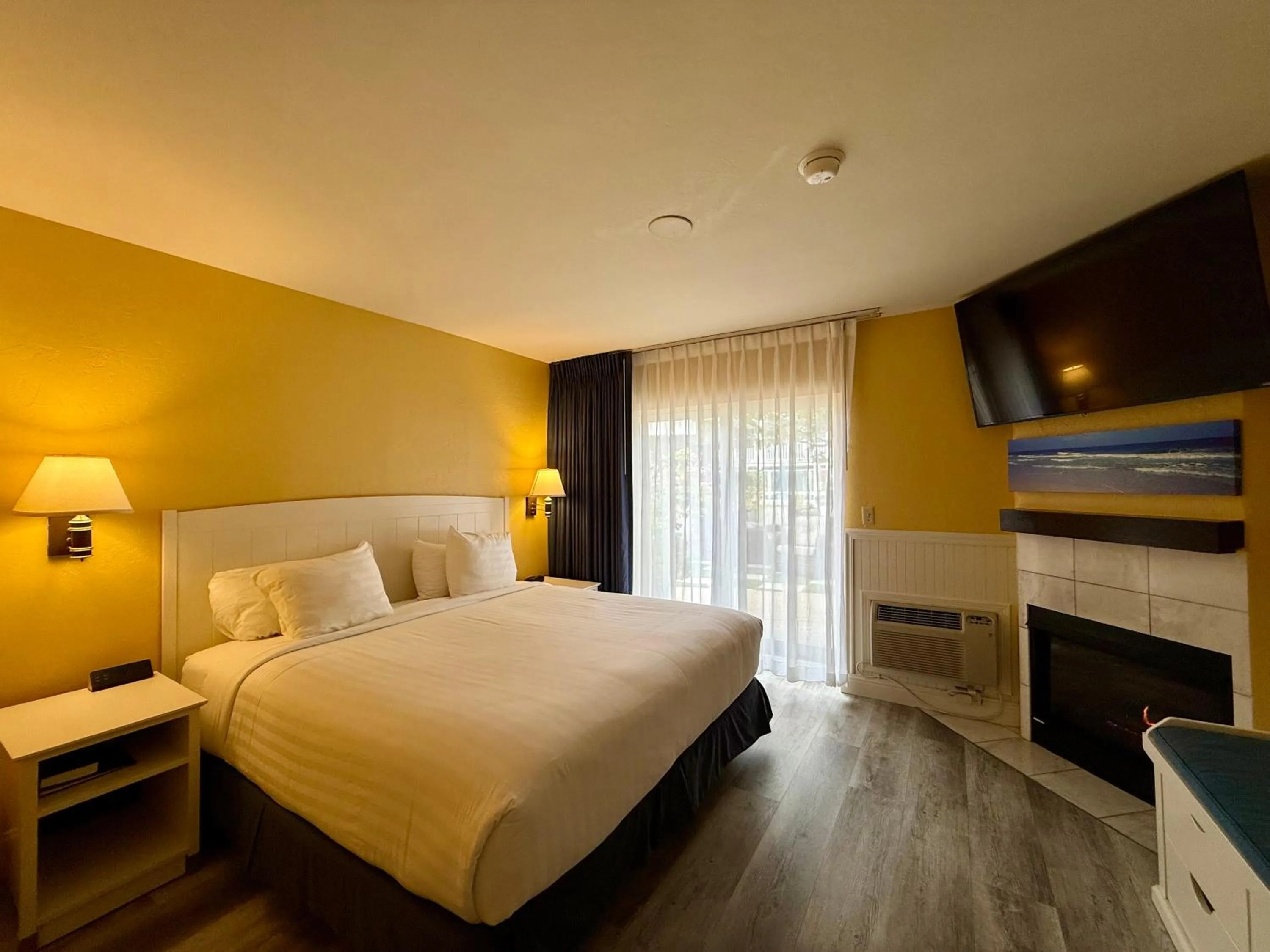 Bed in Monterey Bay Lodge