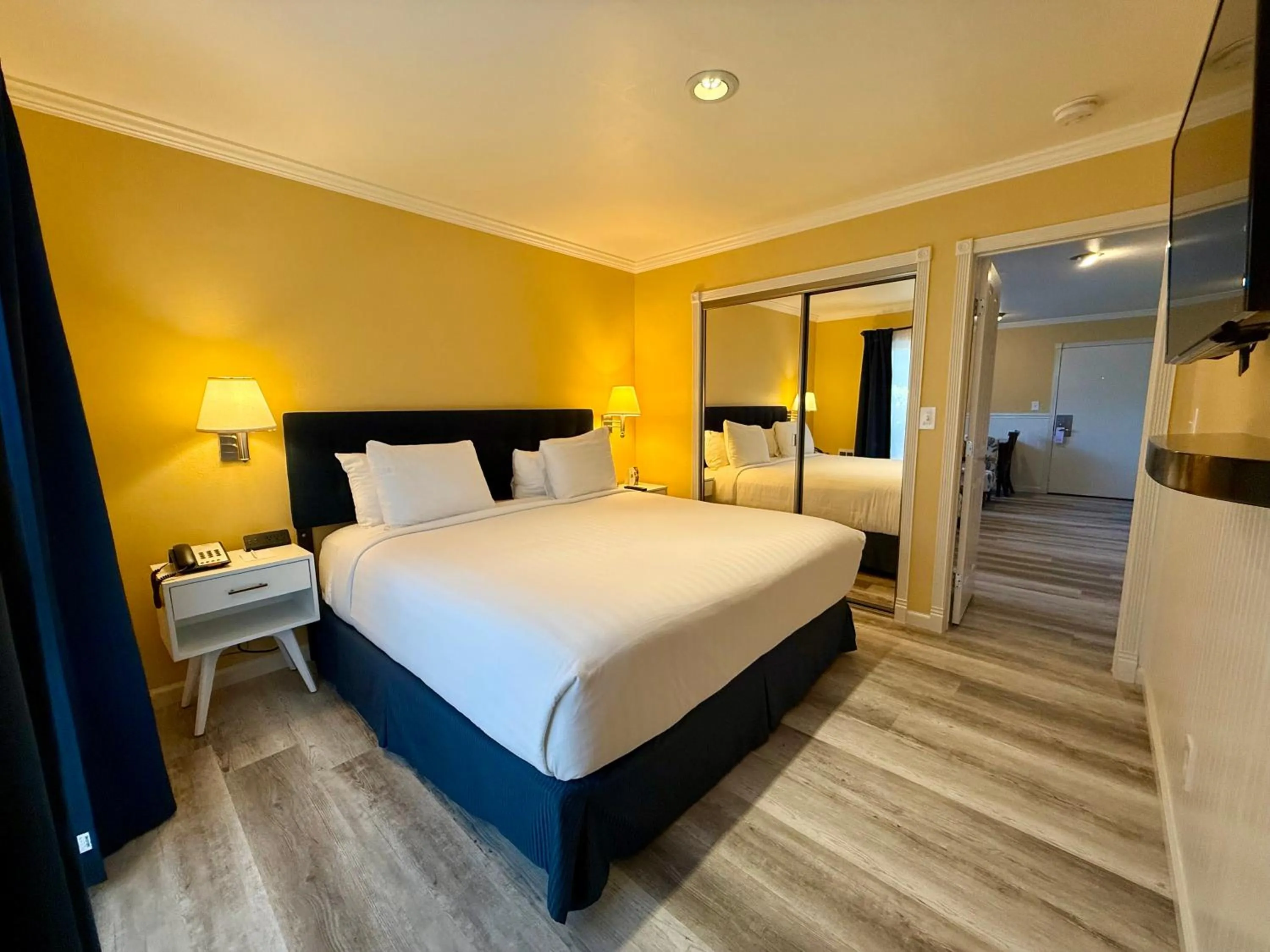 Bed in Monterey Bay Lodge