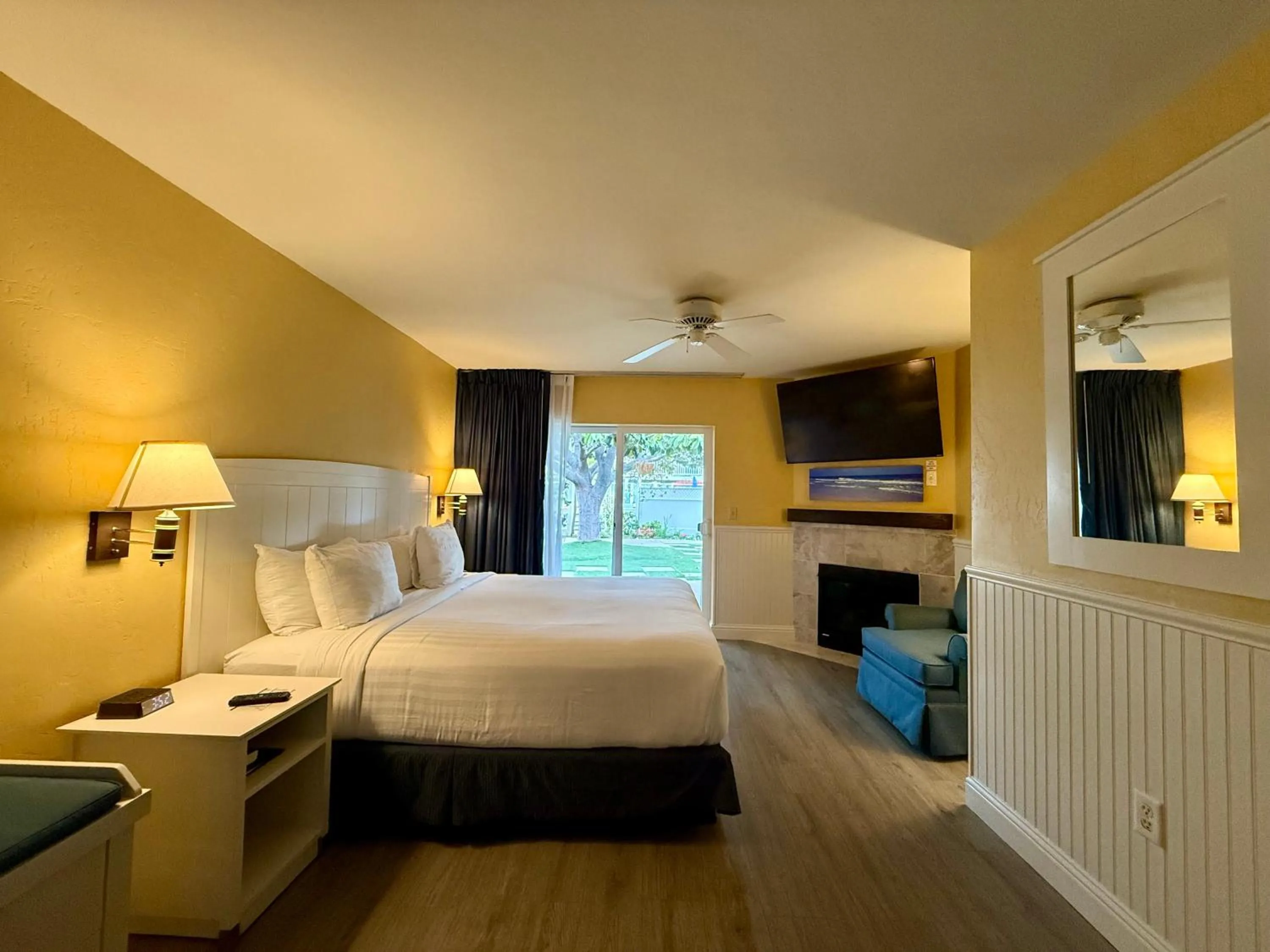 Bed in Monterey Bay Lodge