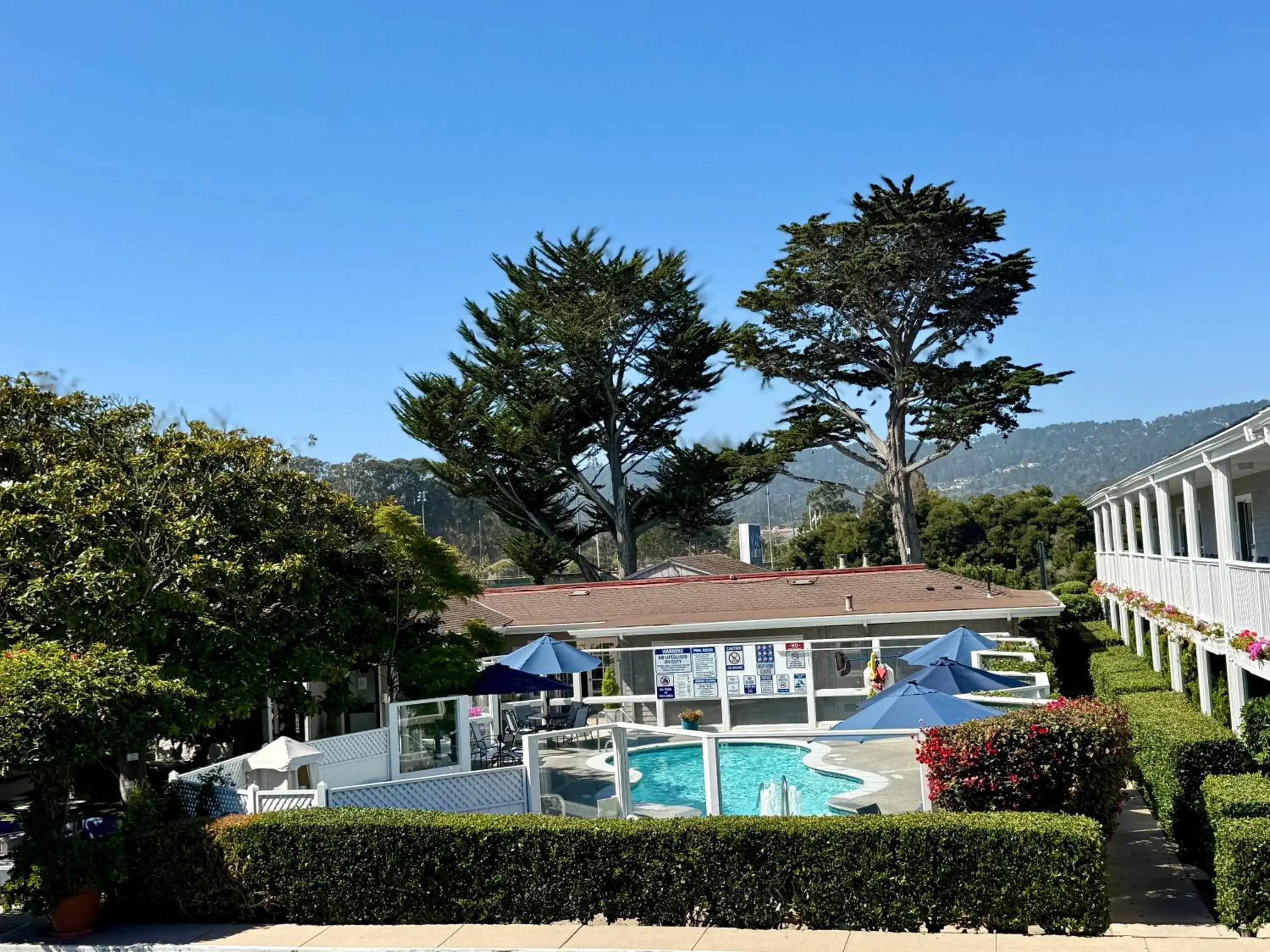 Swimming pool in Monterey Bay Lodge Swimming pool in Monterey Bay Lodge