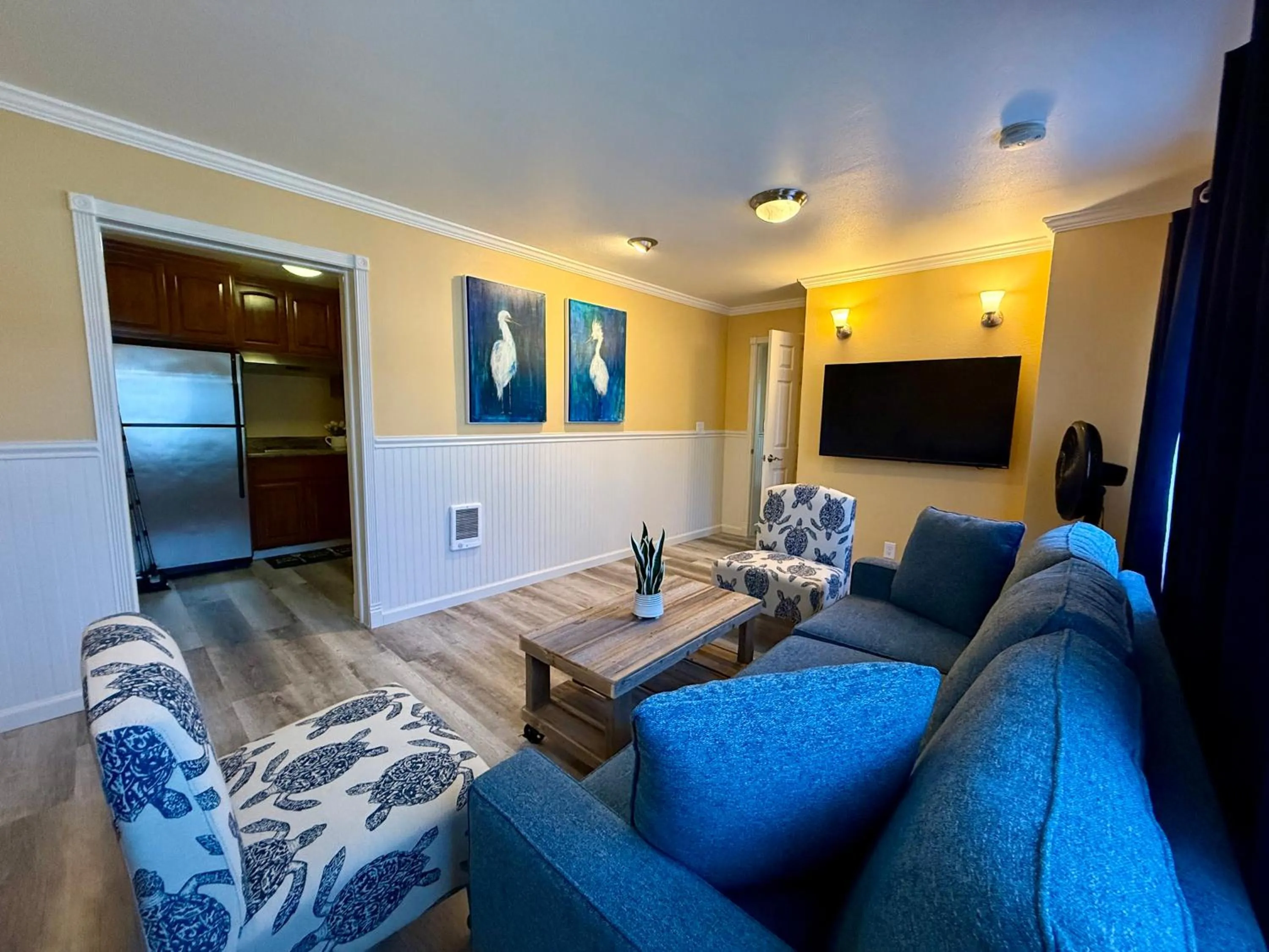 Living room in Monterey Bay Lodge