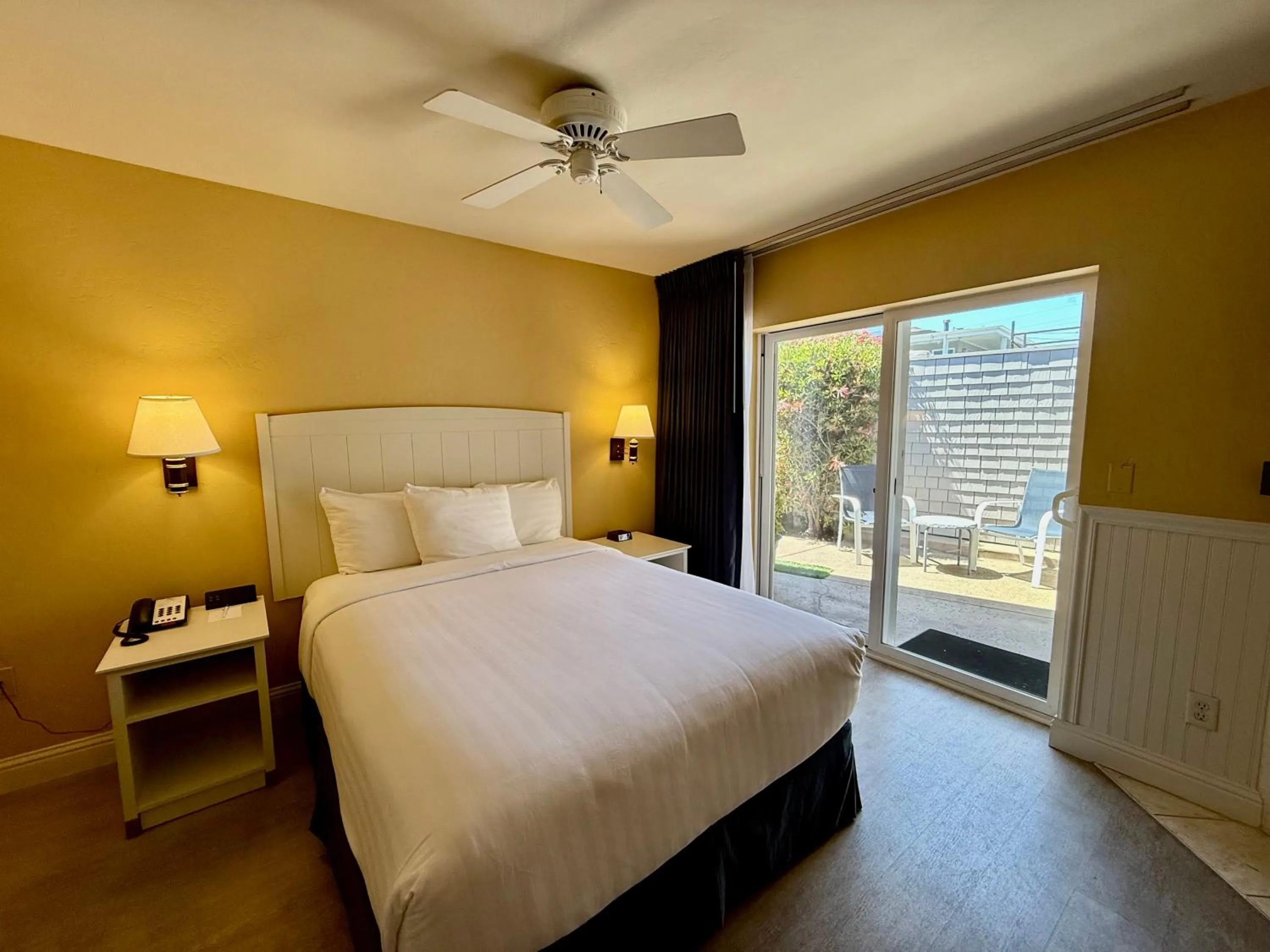 Bed in Monterey Bay Lodge