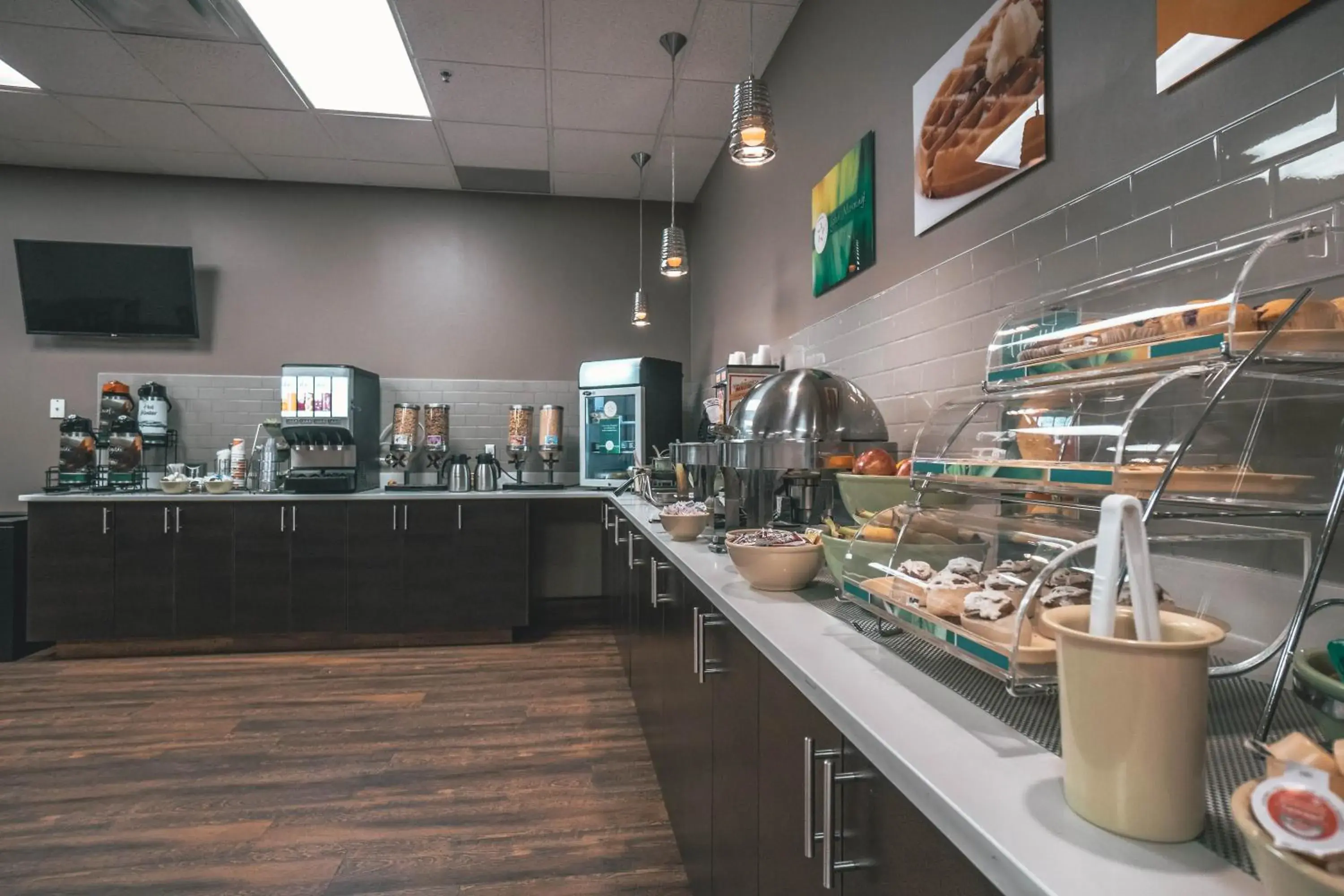 Breakfast in Quality Inn & Suites Breakfast in Quality Inn & Suites