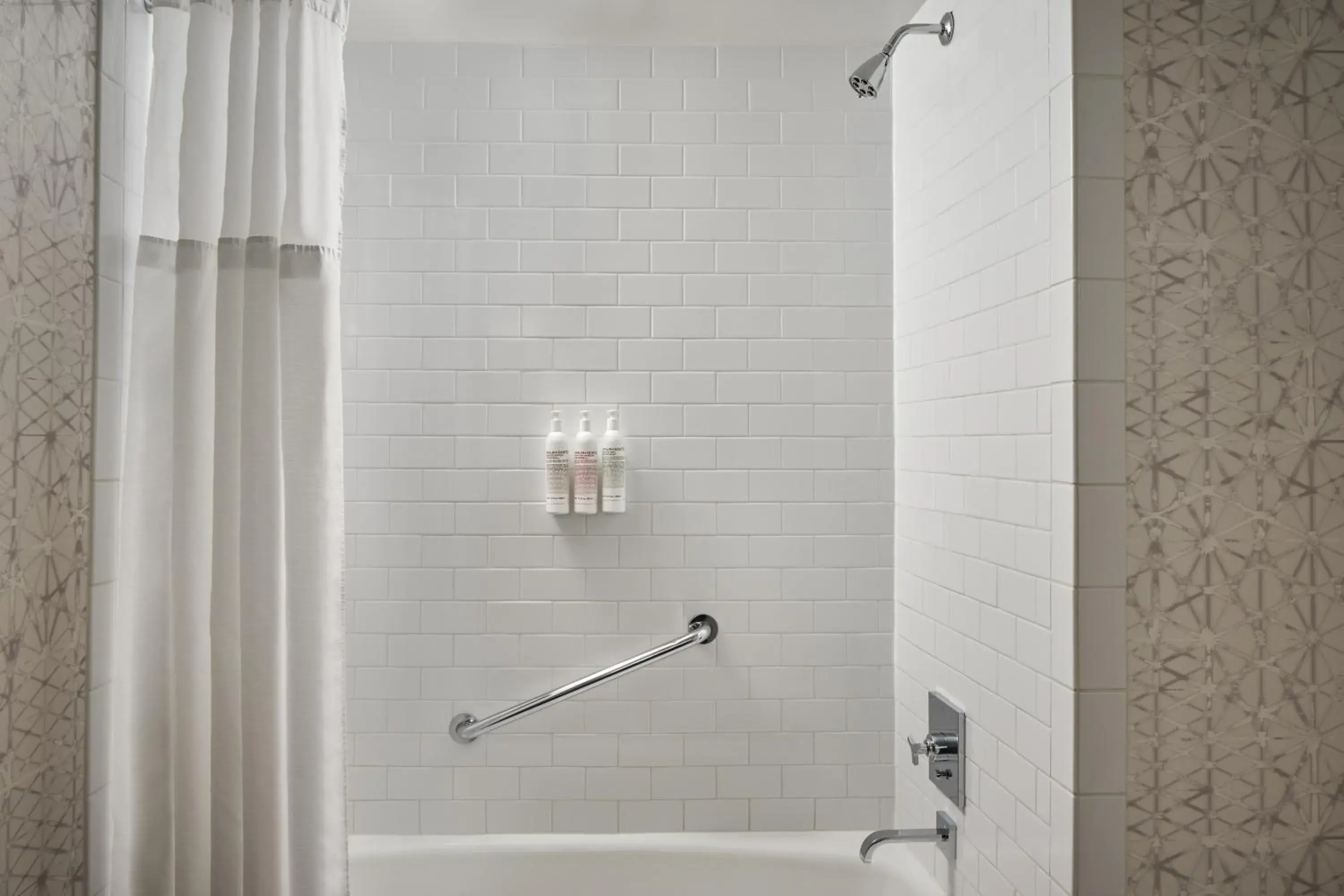 King Room with Adapted Tub - Mobility and Hearing Accessible in Courtyard by Marriott Philadelphia Downtown King Room with Adapted Tub - Mobility and Hearing Accessible in Courtyard by Marriott Philadelphia Downtown