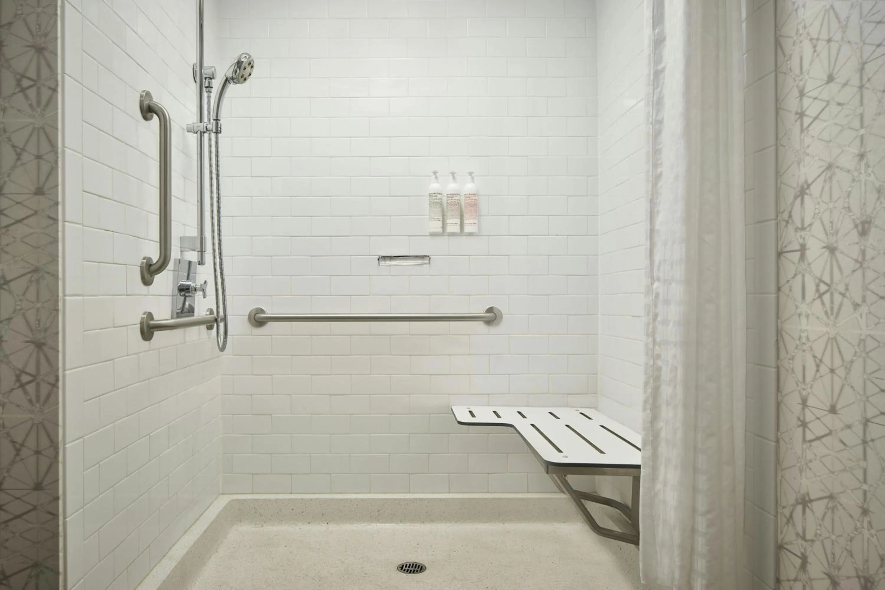 Bathroom in Courtyard by Marriott Philadelphia Downtown