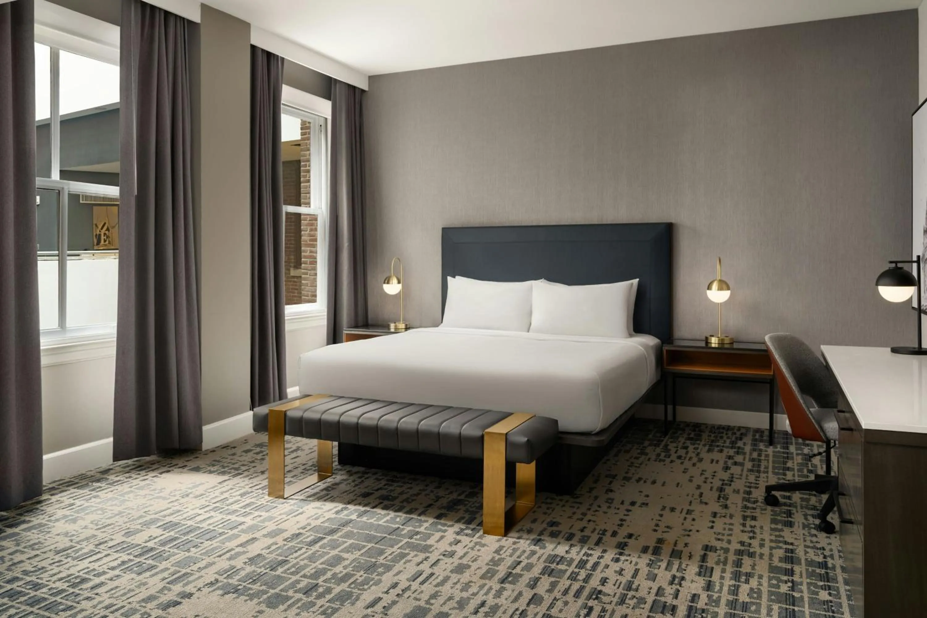 Photo of the whole room, Bed in Le Meridien Philadelphia