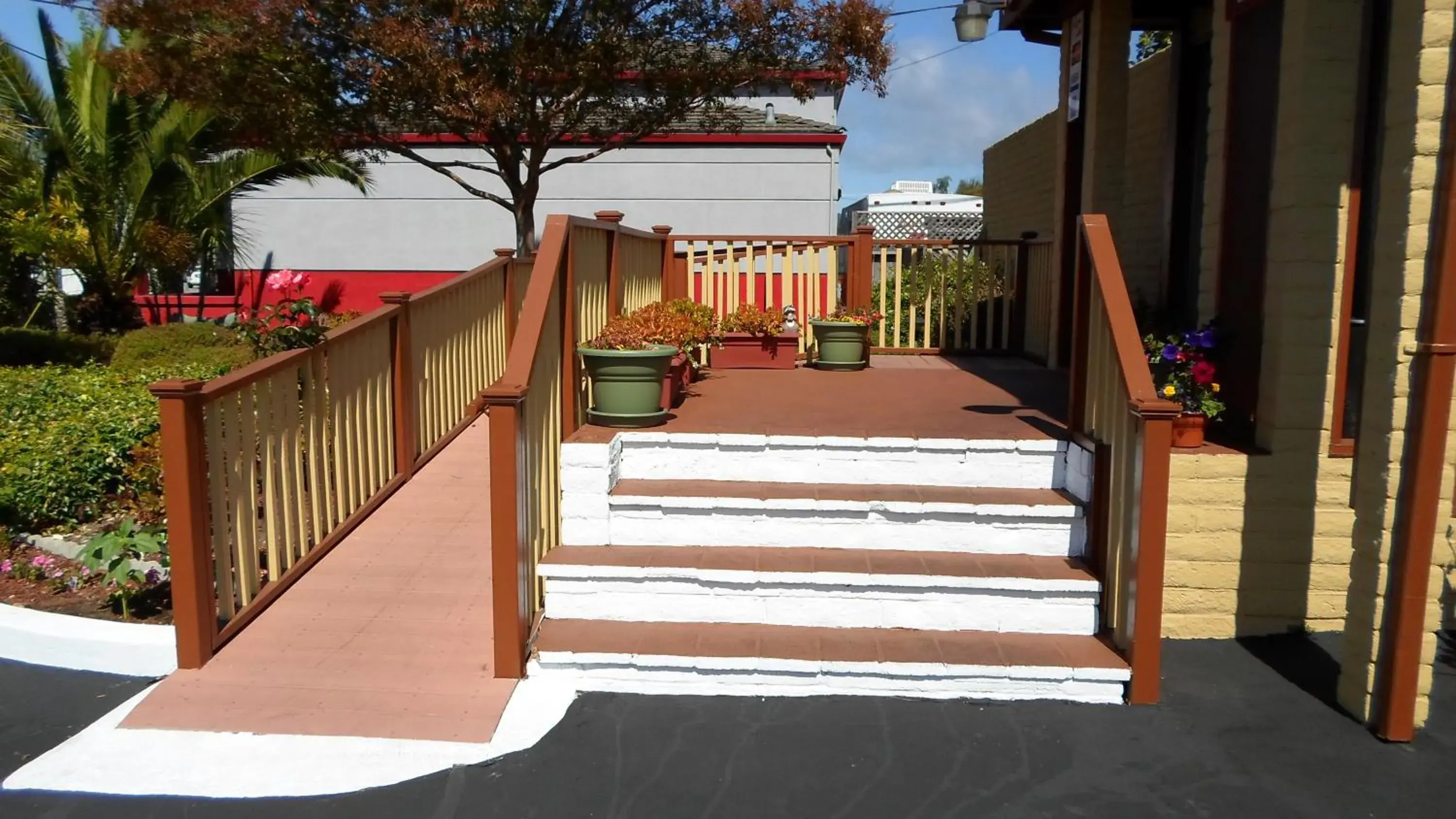 Facade/entrance in Hitching Post Studios Inn Facade/entrance in Hitching Post Studios Inn