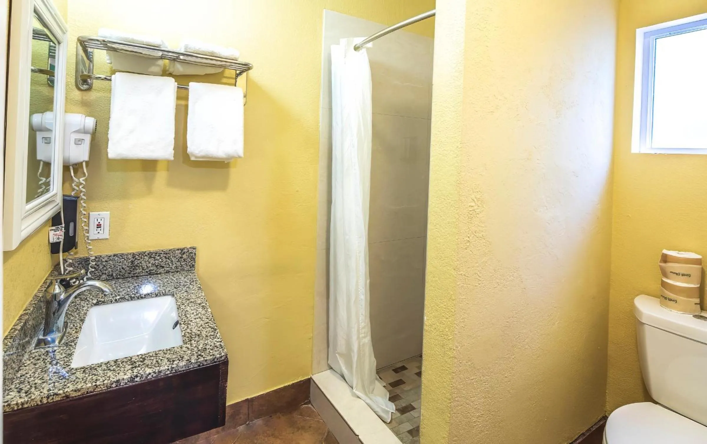 Shower in Hitching Post Studios Inn