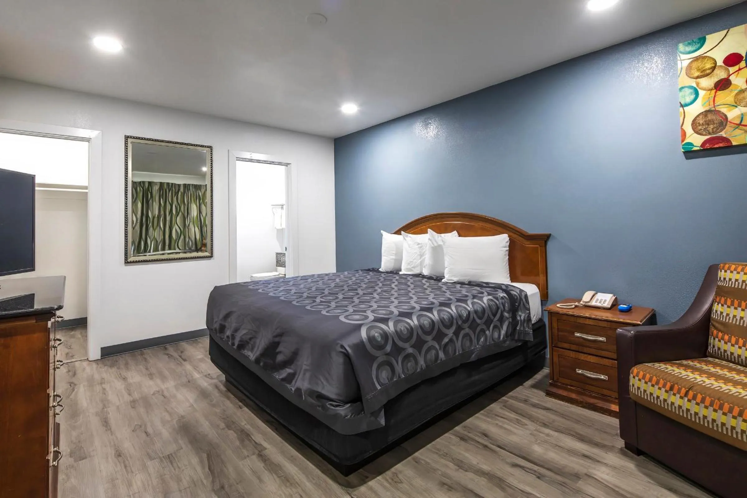 Bedroom, Bed in Hitching Post Studios Inn