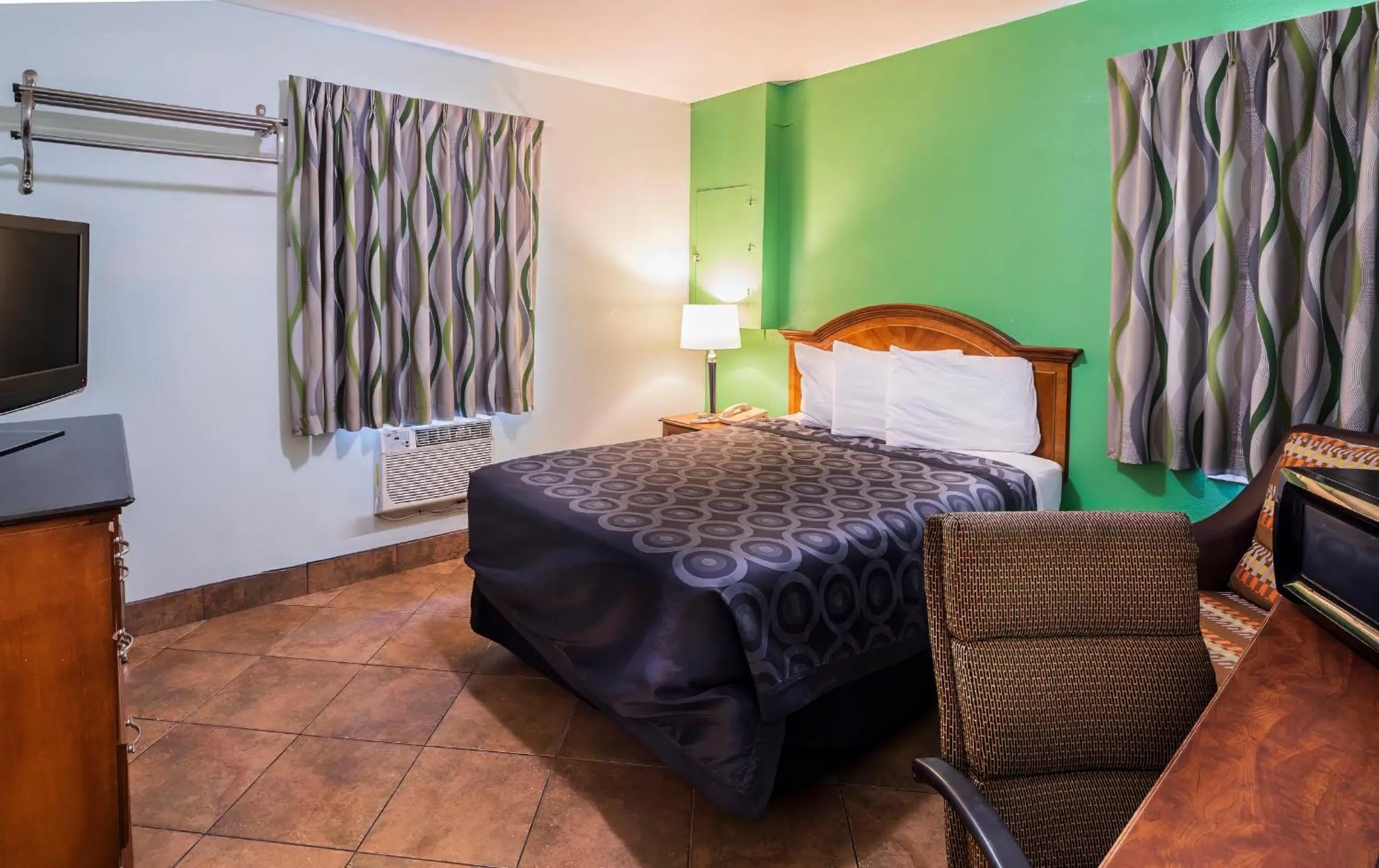 Bedroom, Bed in Hitching Post Studios Inn