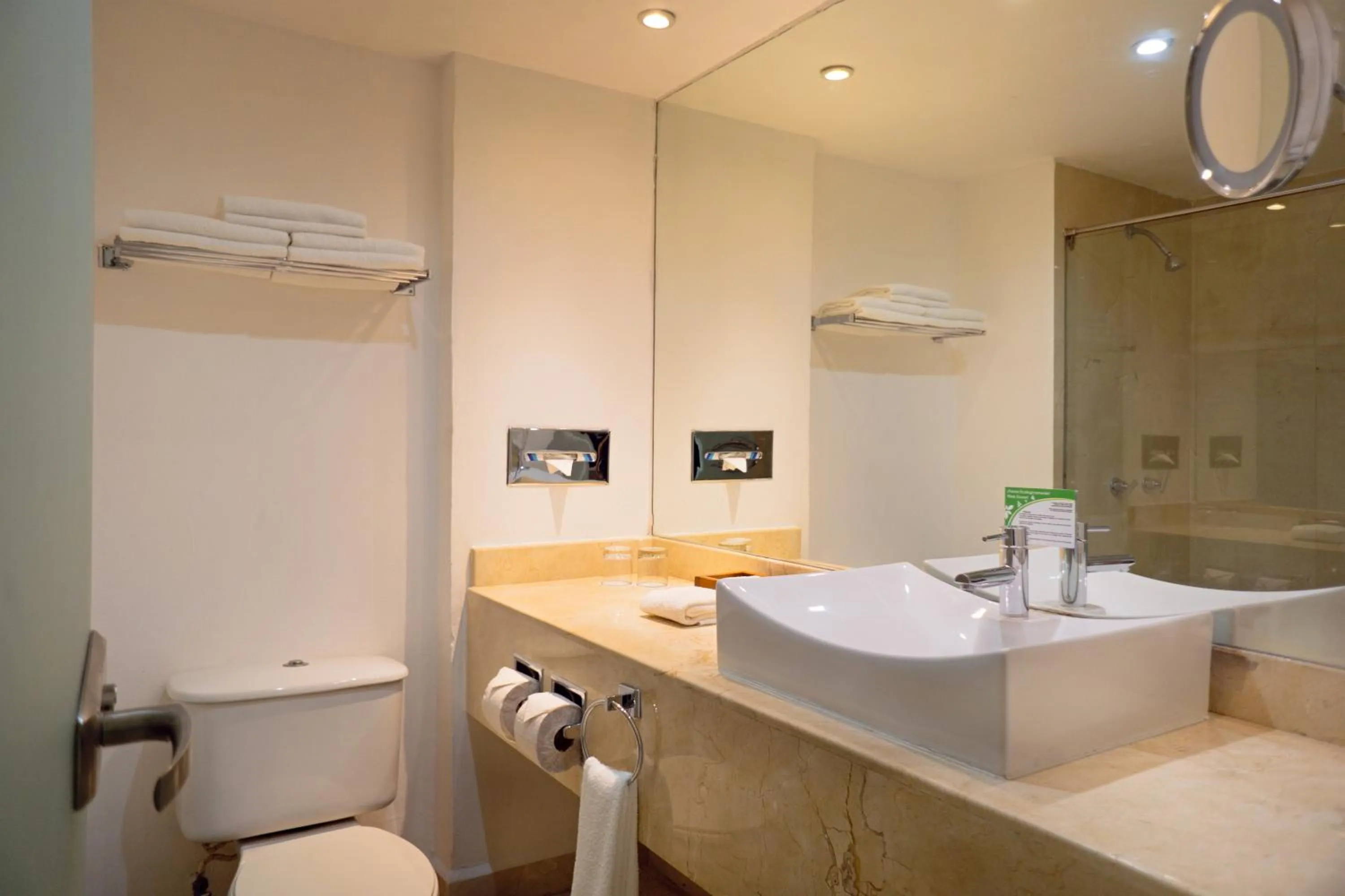 Bathroom in Flamingo Cancun All Inclusive