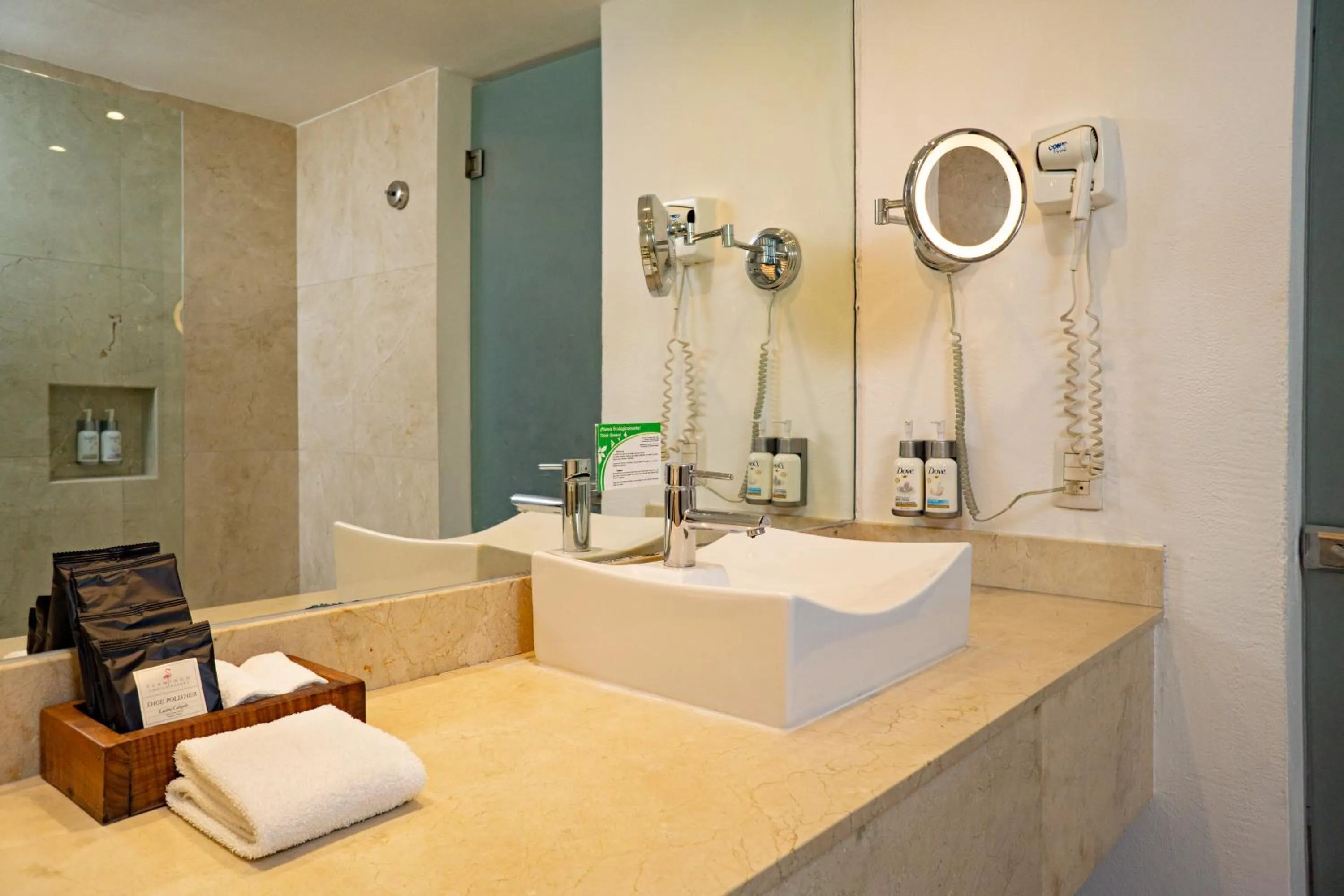 Bathroom in Flamingo Cancun All Inclusive