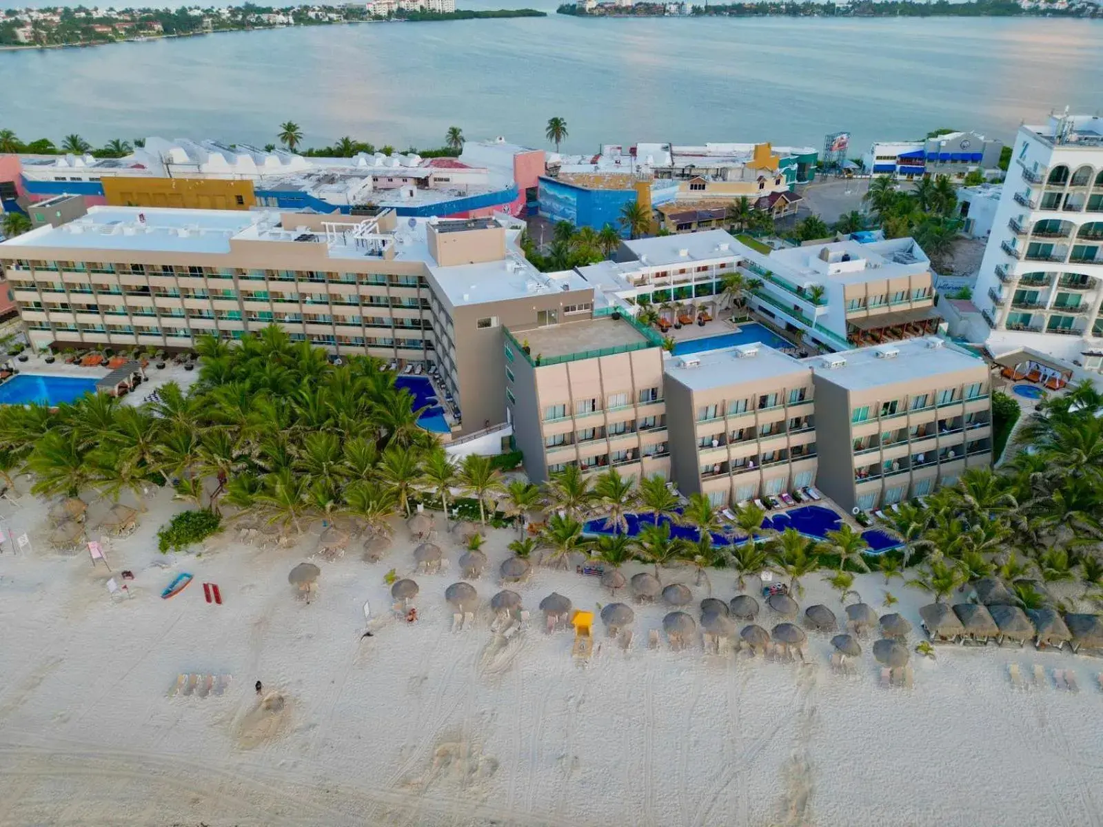 Property building in Flamingo Cancun All Inclusive Property building in Flamingo Cancun All Inclusive