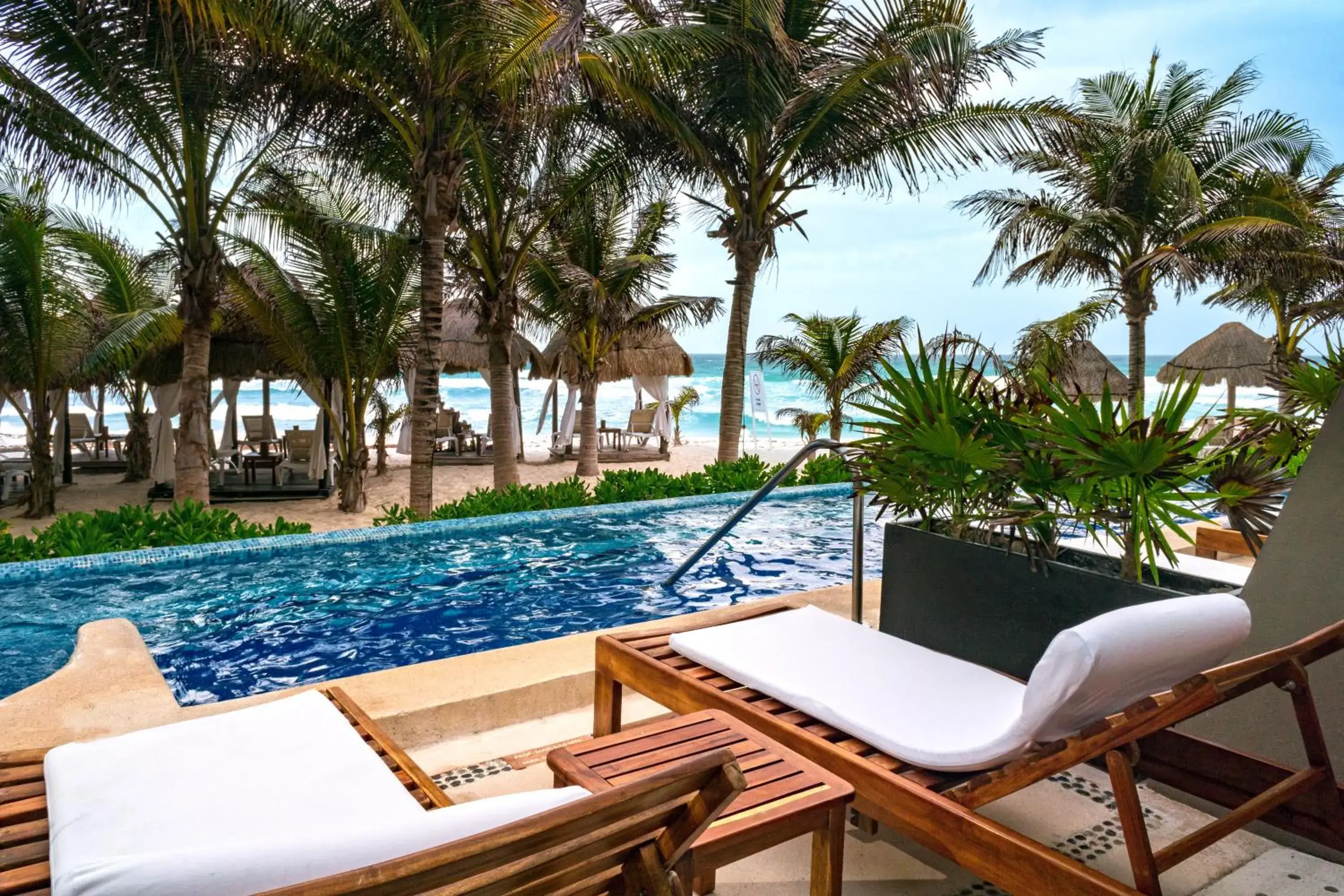 Junior Suite Swim Up - single occupancy - Adults Only in Flamingo Cancun All Inclusive Junior Suite Swim Up - single occupancy - Adults Only in Flamingo Cancun All Inclusive