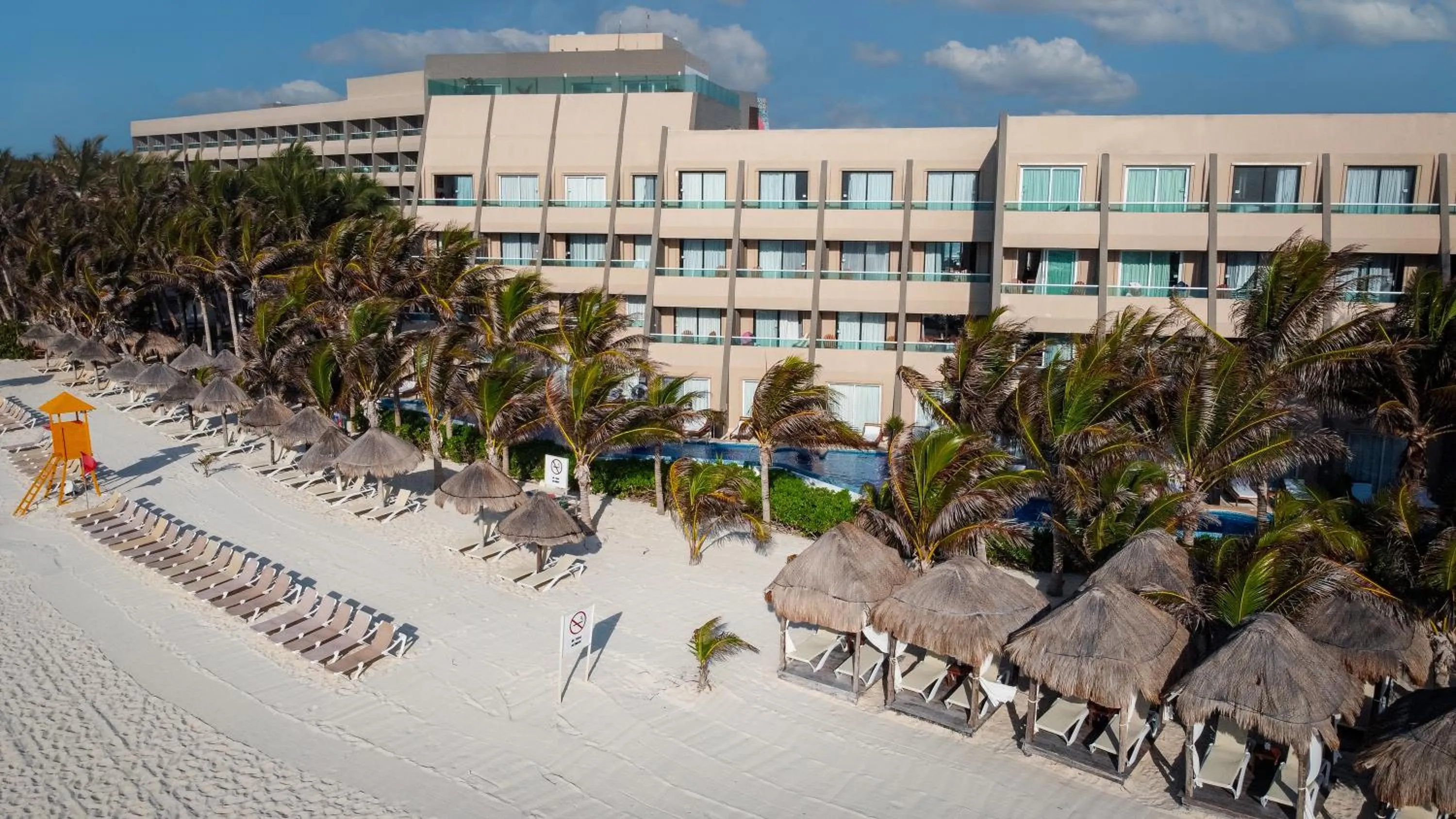 Property building in Flamingo Cancun All Inclusive
