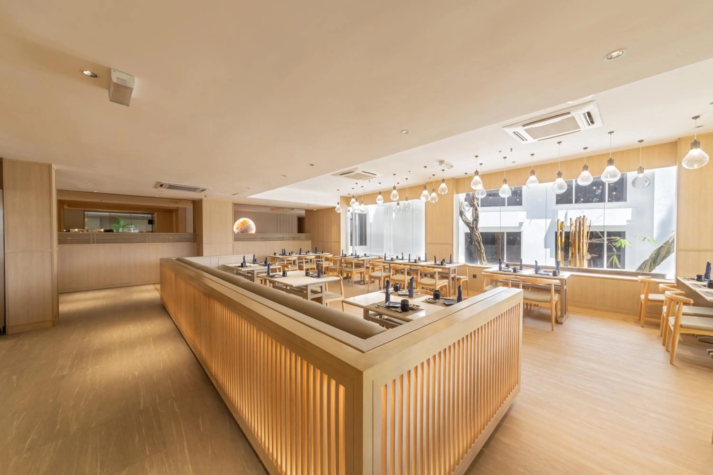 Restaurant/places to eat in Glenmarie Hotel and Golf Resort