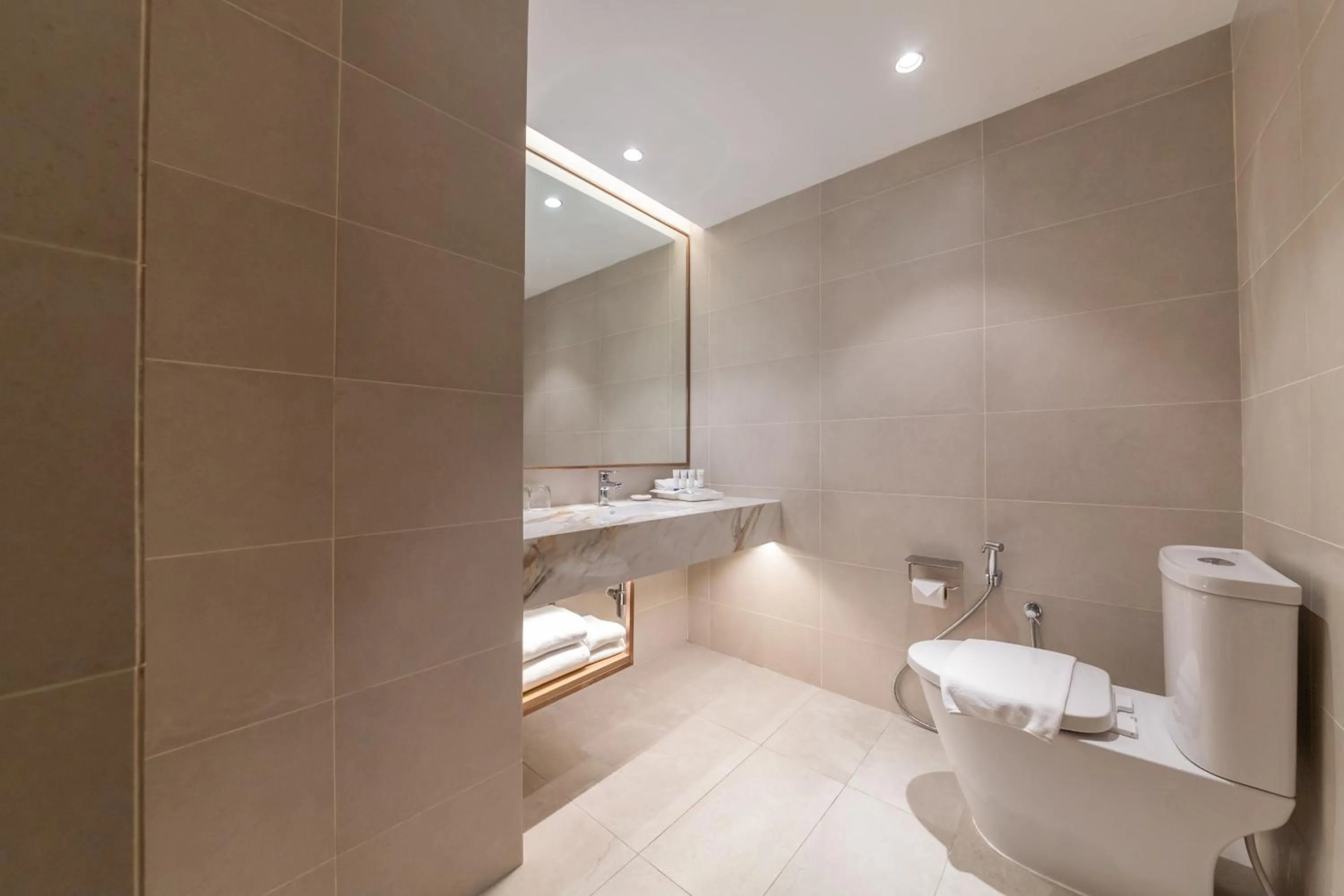 Shower in Glenmarie Hotel and Golf Resort