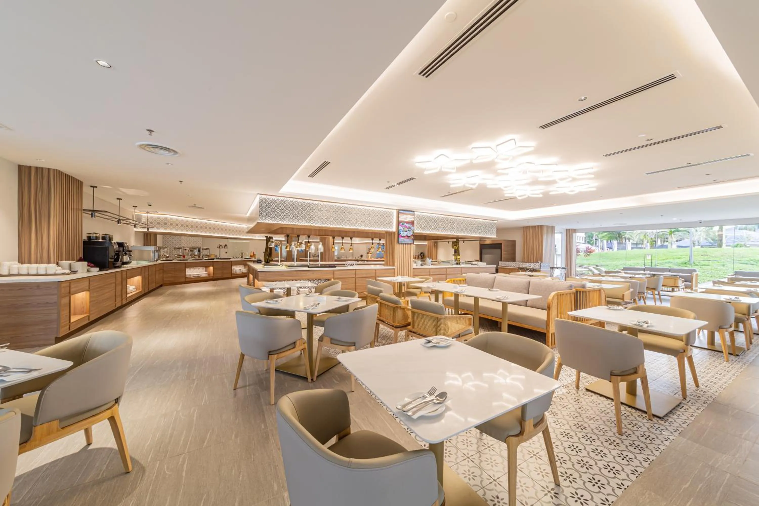 Restaurant/places to eat in Glenmarie Hotel and Golf Resort