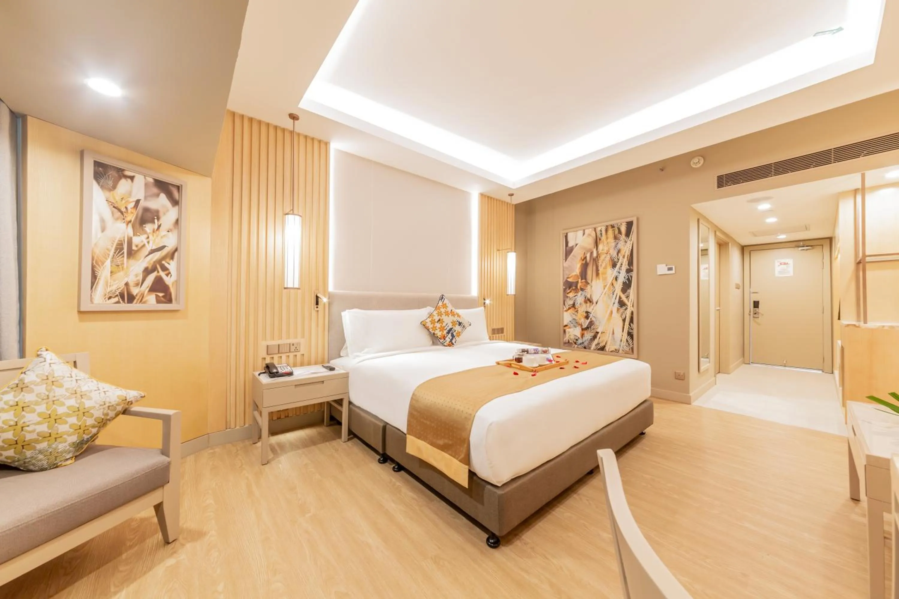 Bed in Glenmarie Hotel and Golf Resort