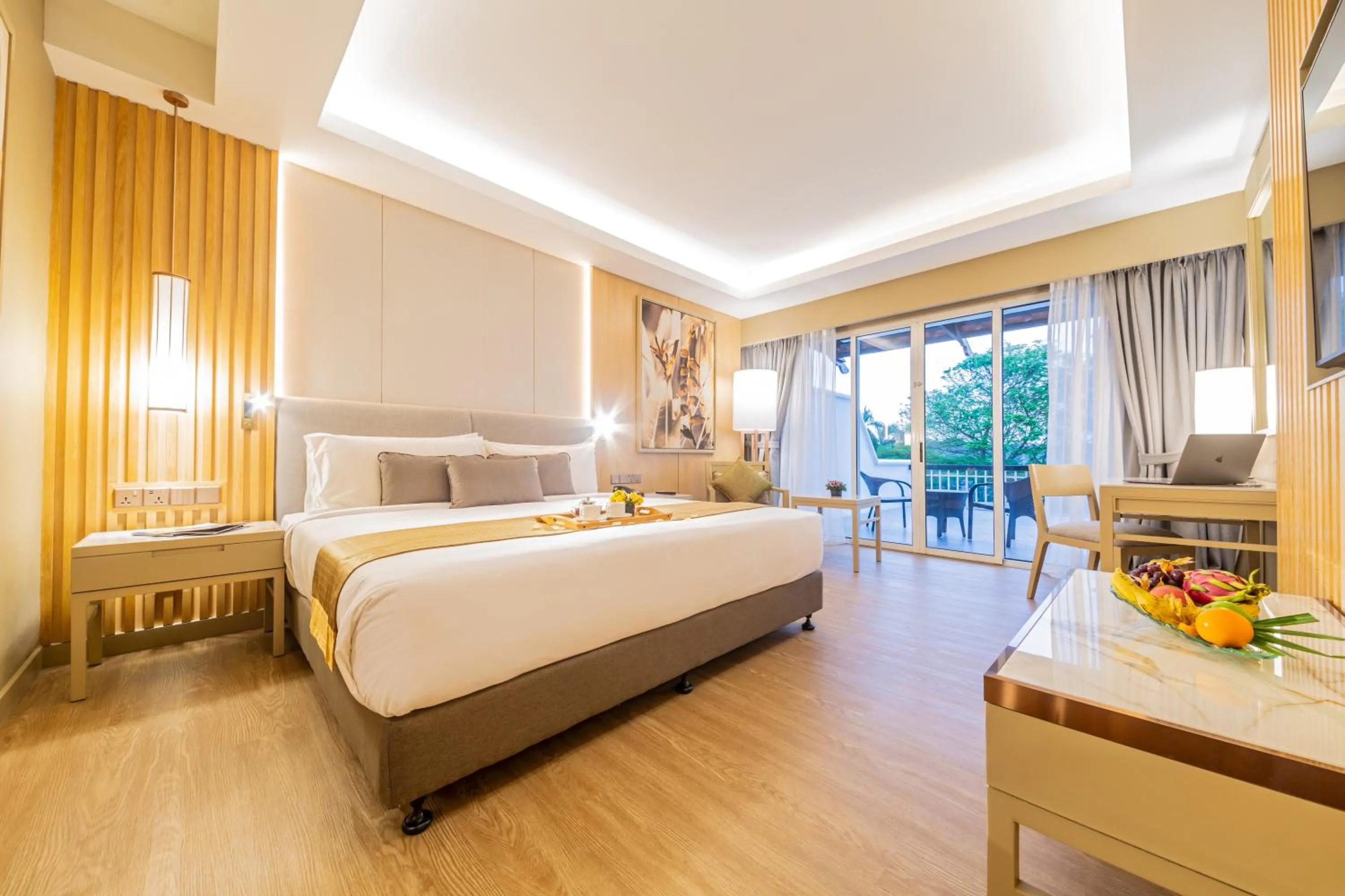 Bed in Glenmarie Hotel and Golf Resort