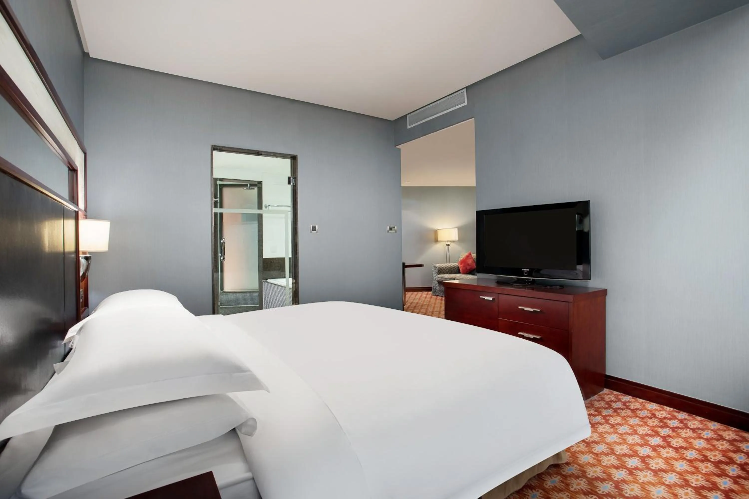 Photo of the whole room, Bed in Crowne Plaza Wuxi City Center
