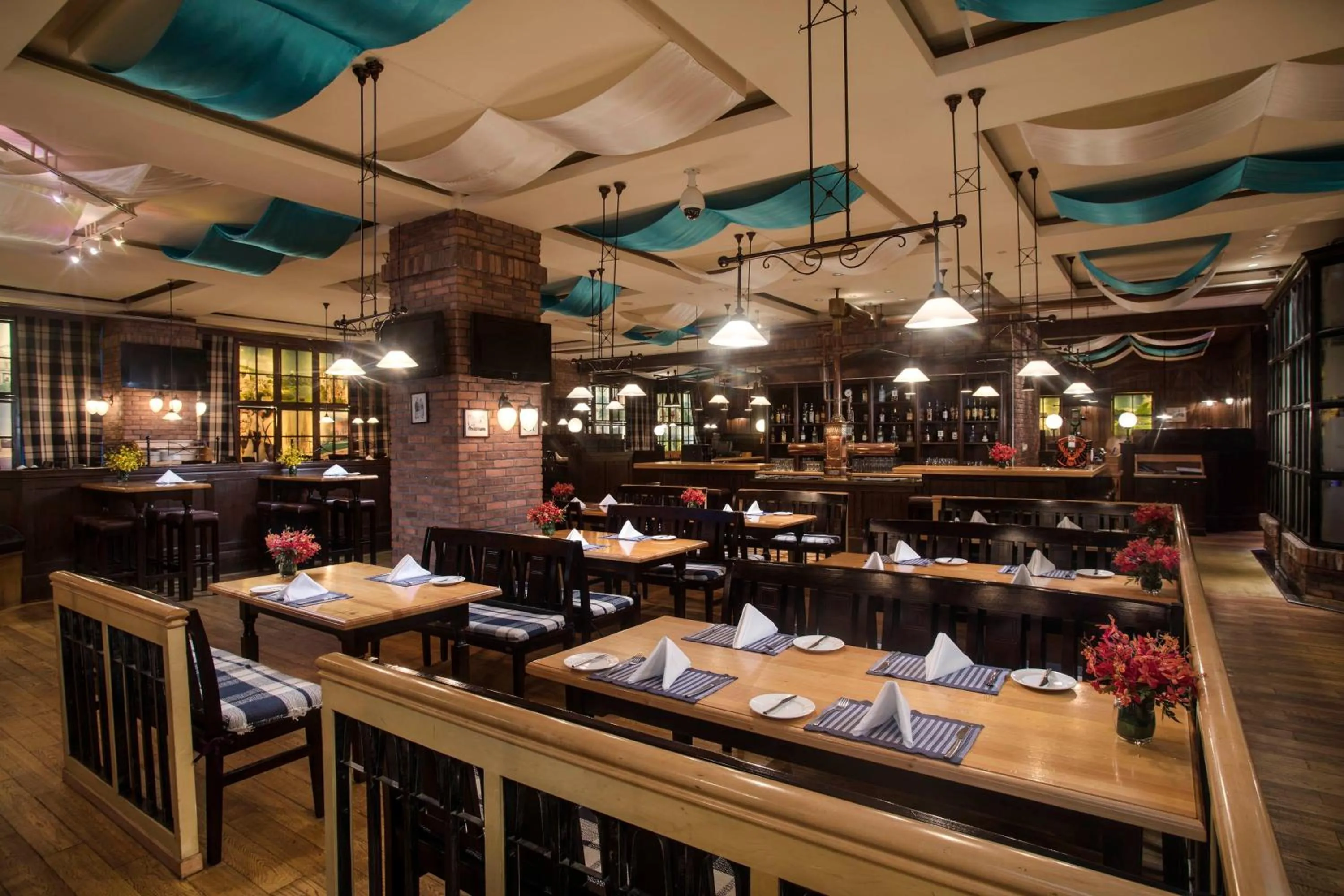 Lounge or bar in Crowne Plaza Wuxi City Center