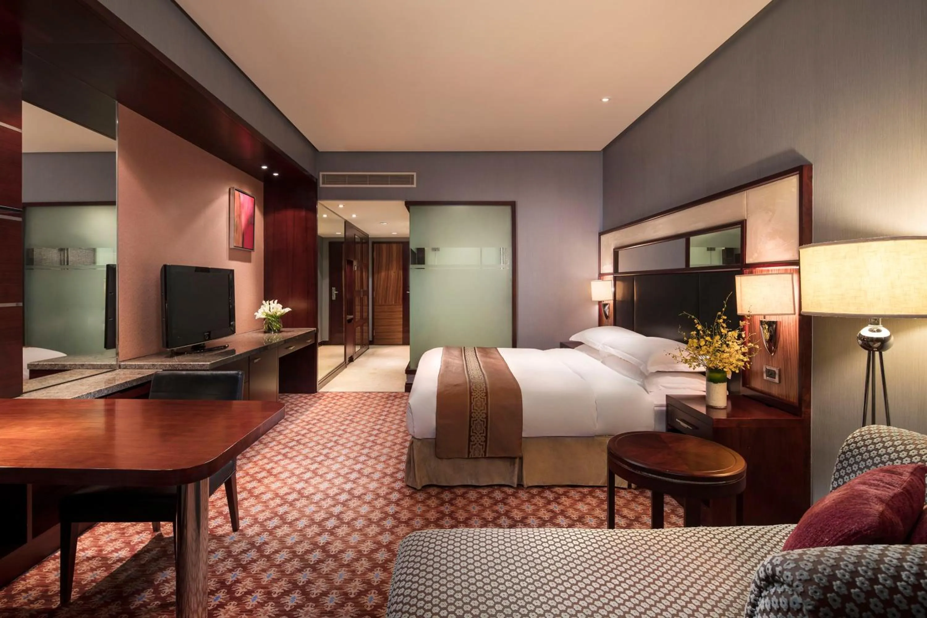 Photo of the whole room, Bed in Crowne Plaza Wuxi City Center