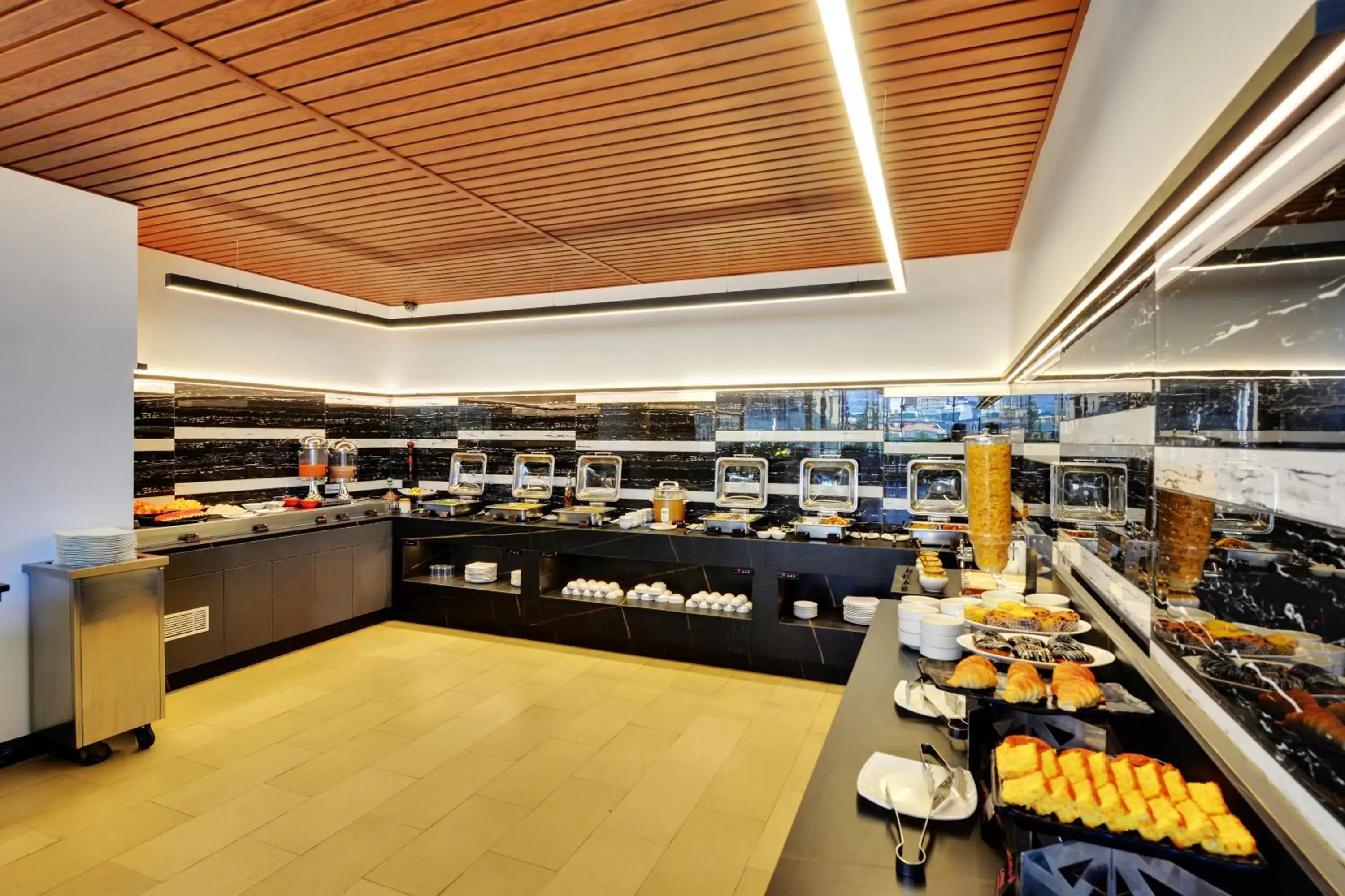 Restaurant/places to eat in Iris The Business Hotel Restaurant/places to eat in Iris The Business Hotel