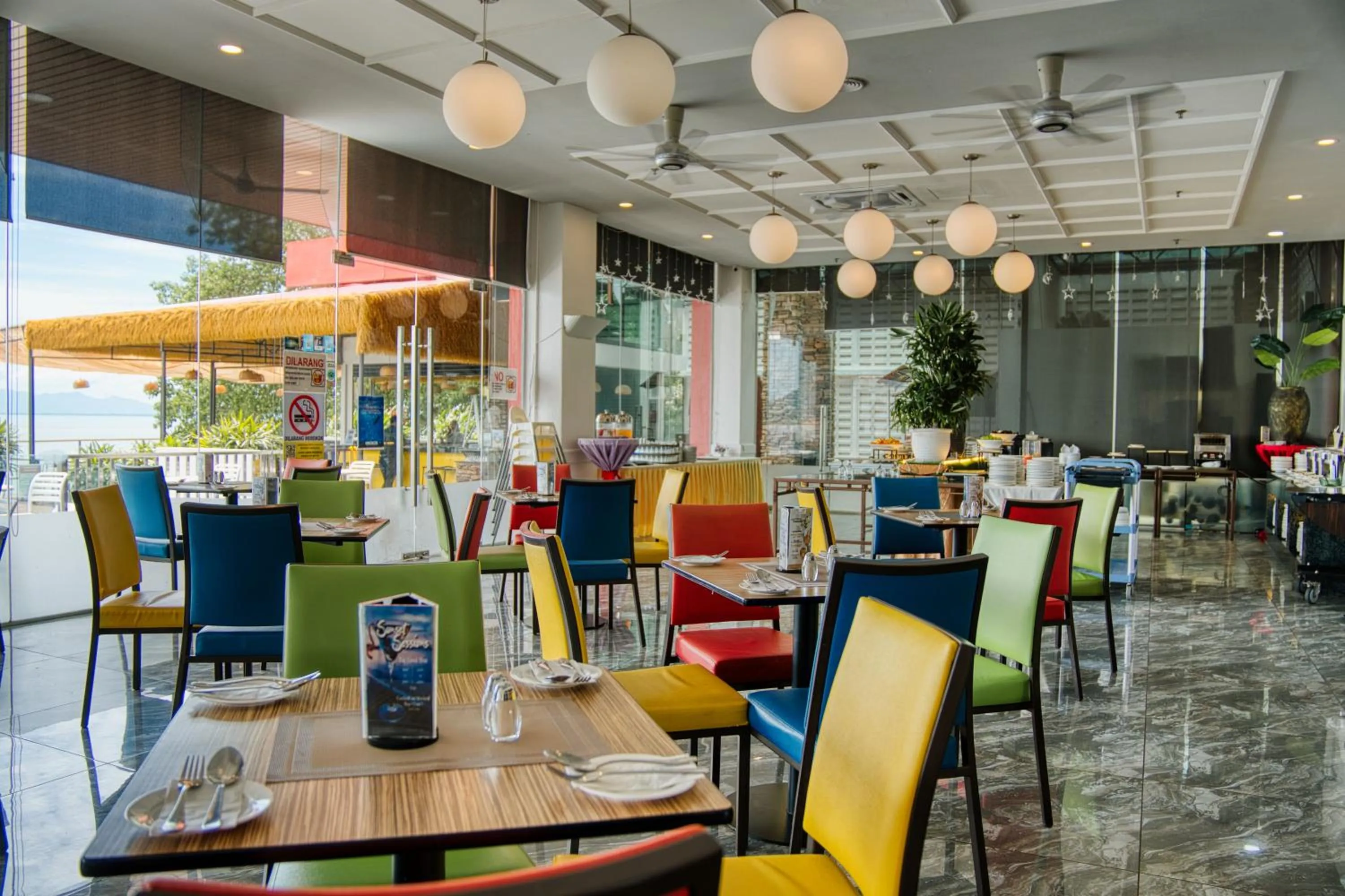 Restaurant/places to eat in Hotel Sentral Seaview @ ​Beachfront