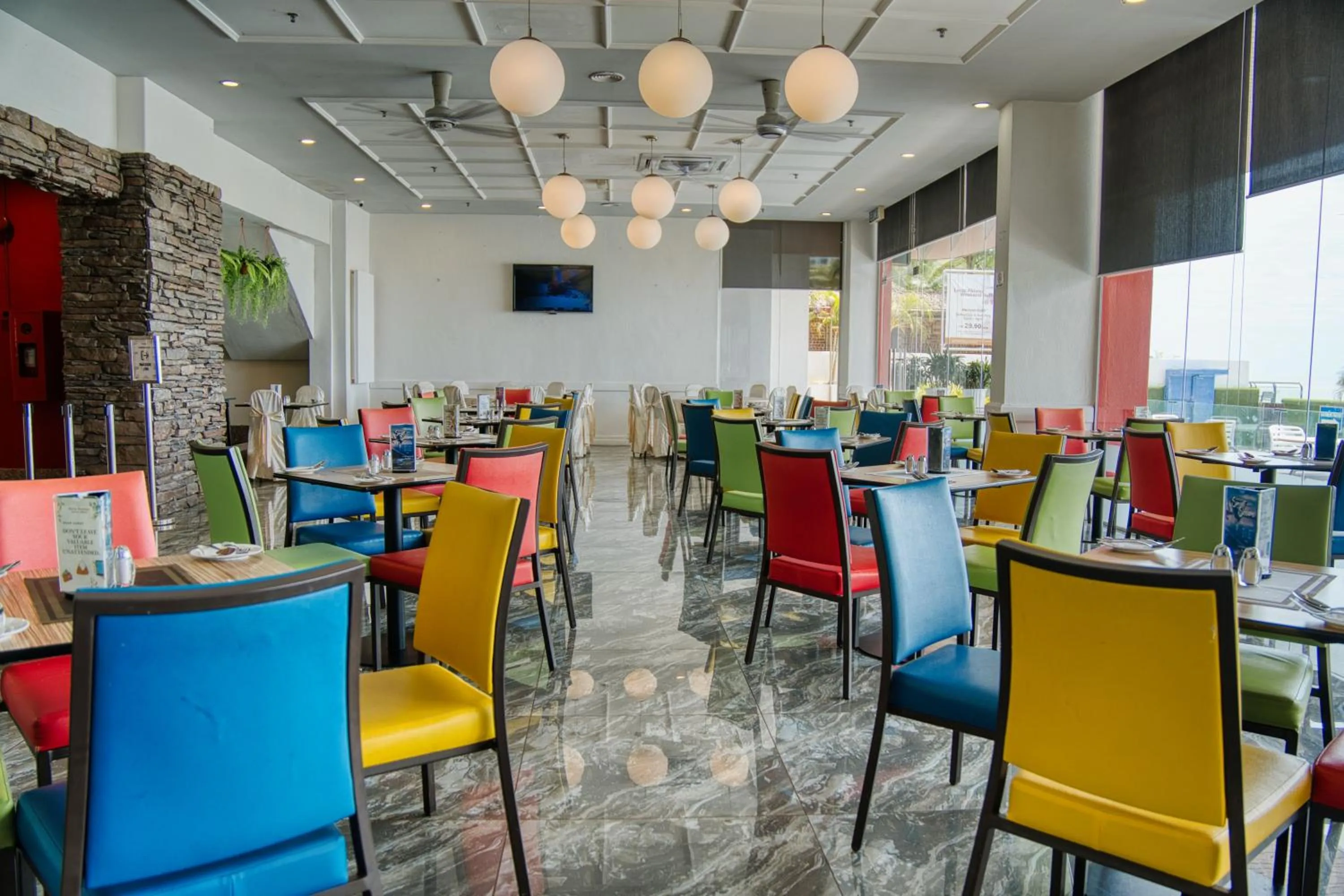 Restaurant/places to eat in Hotel Sentral Seaview @ ​Beachfront