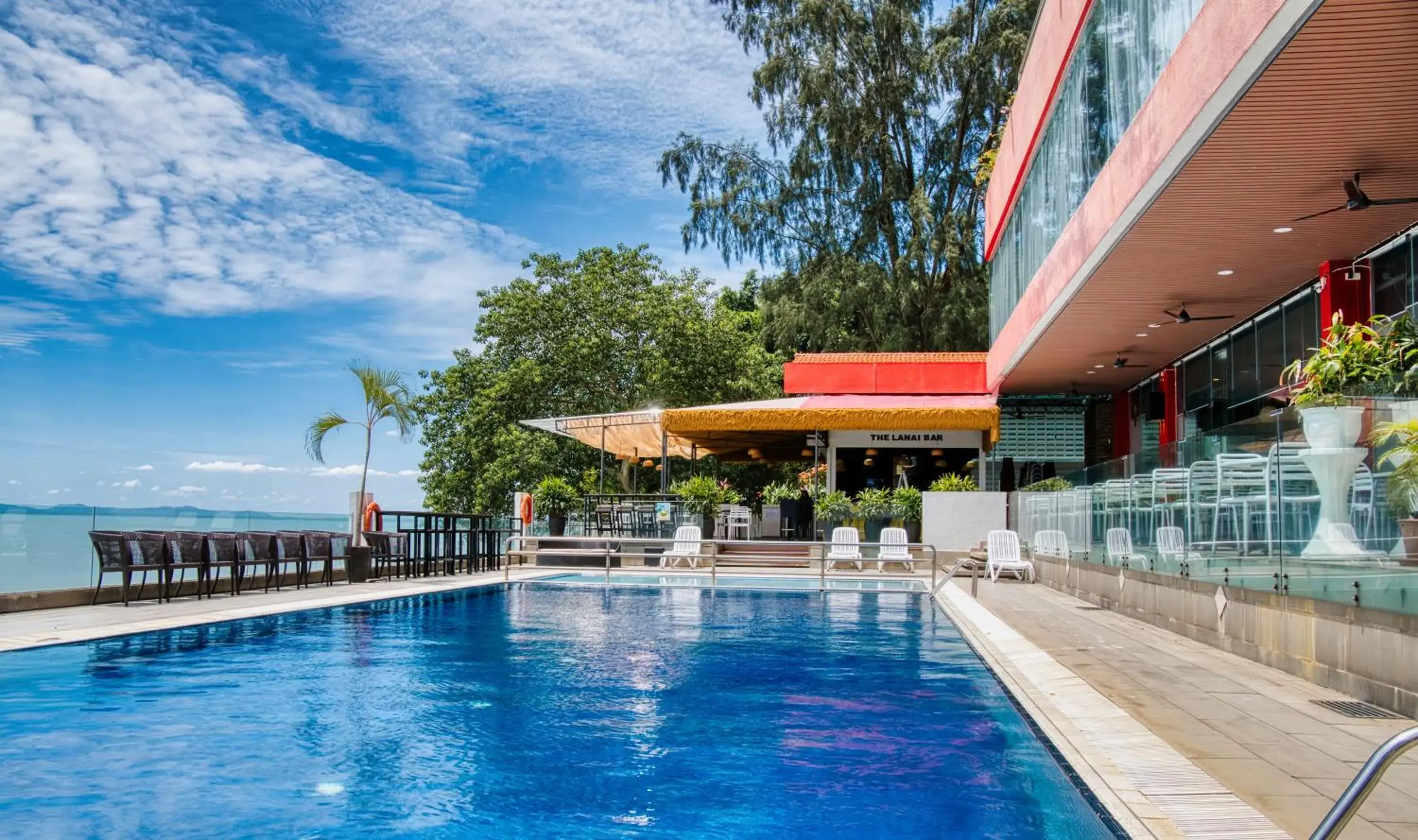 Swimming pool in Hotel Sentral Seaview @ Beachfront Swimming pool in Hotel Sentral Seaview @ Beachfront