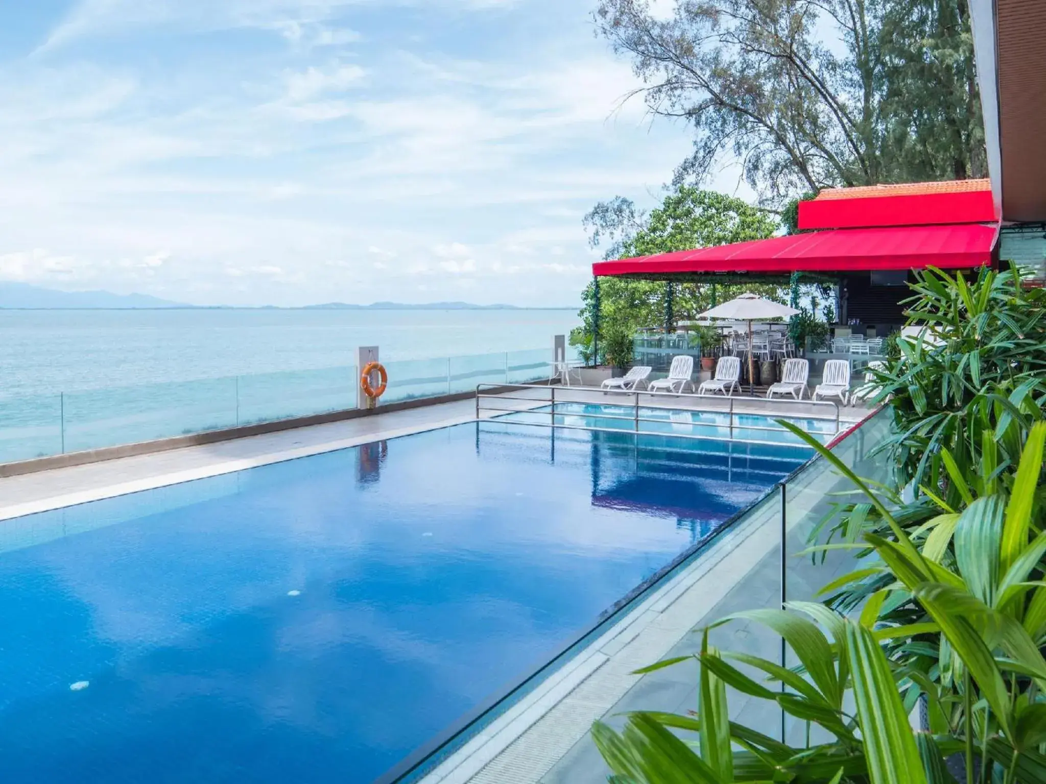 Swimming Pool in Hotel Sentral Seaview @ ​Beachfront