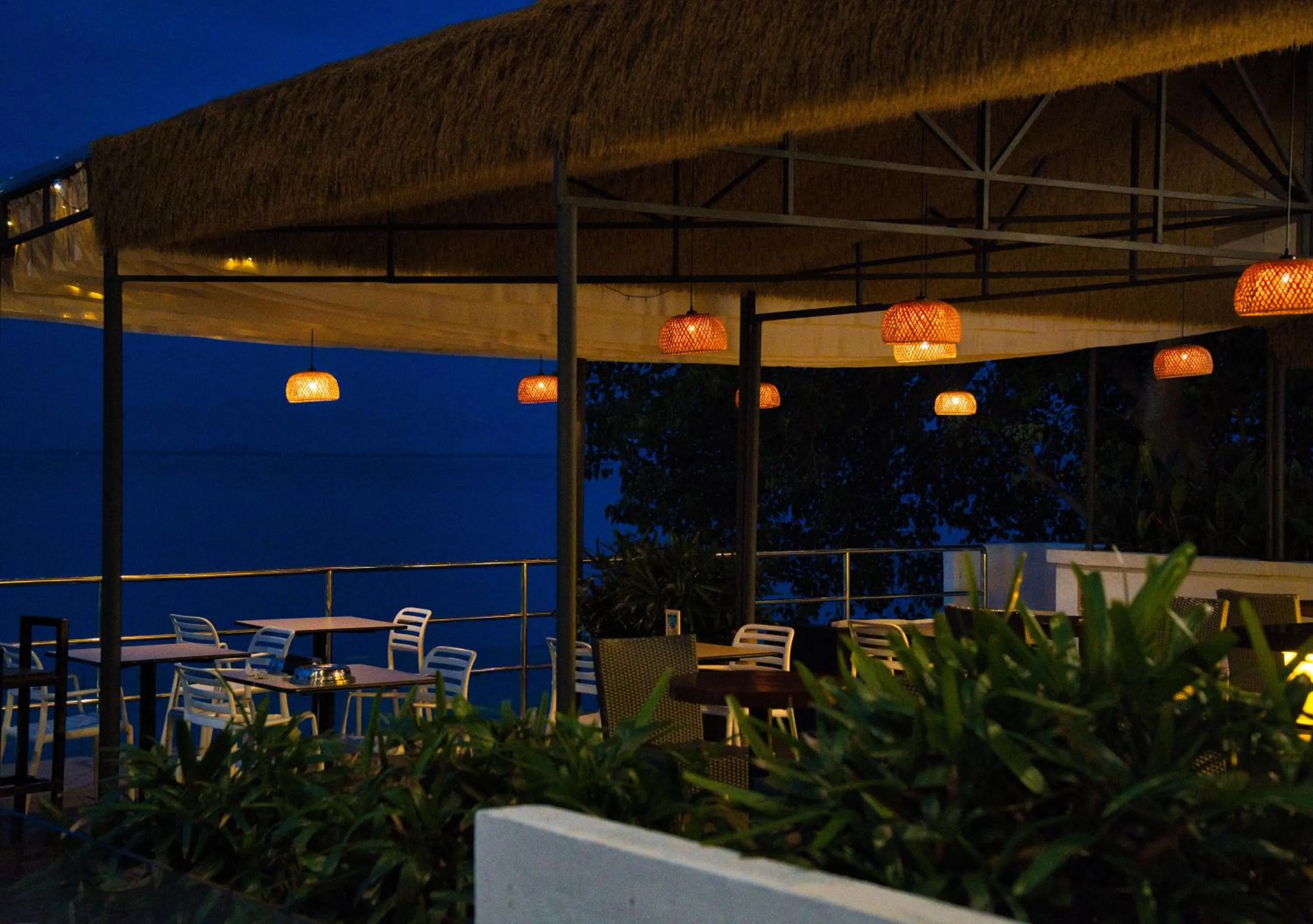 Lounge or bar in Hotel Sentral Seaview @ ​Beachfront