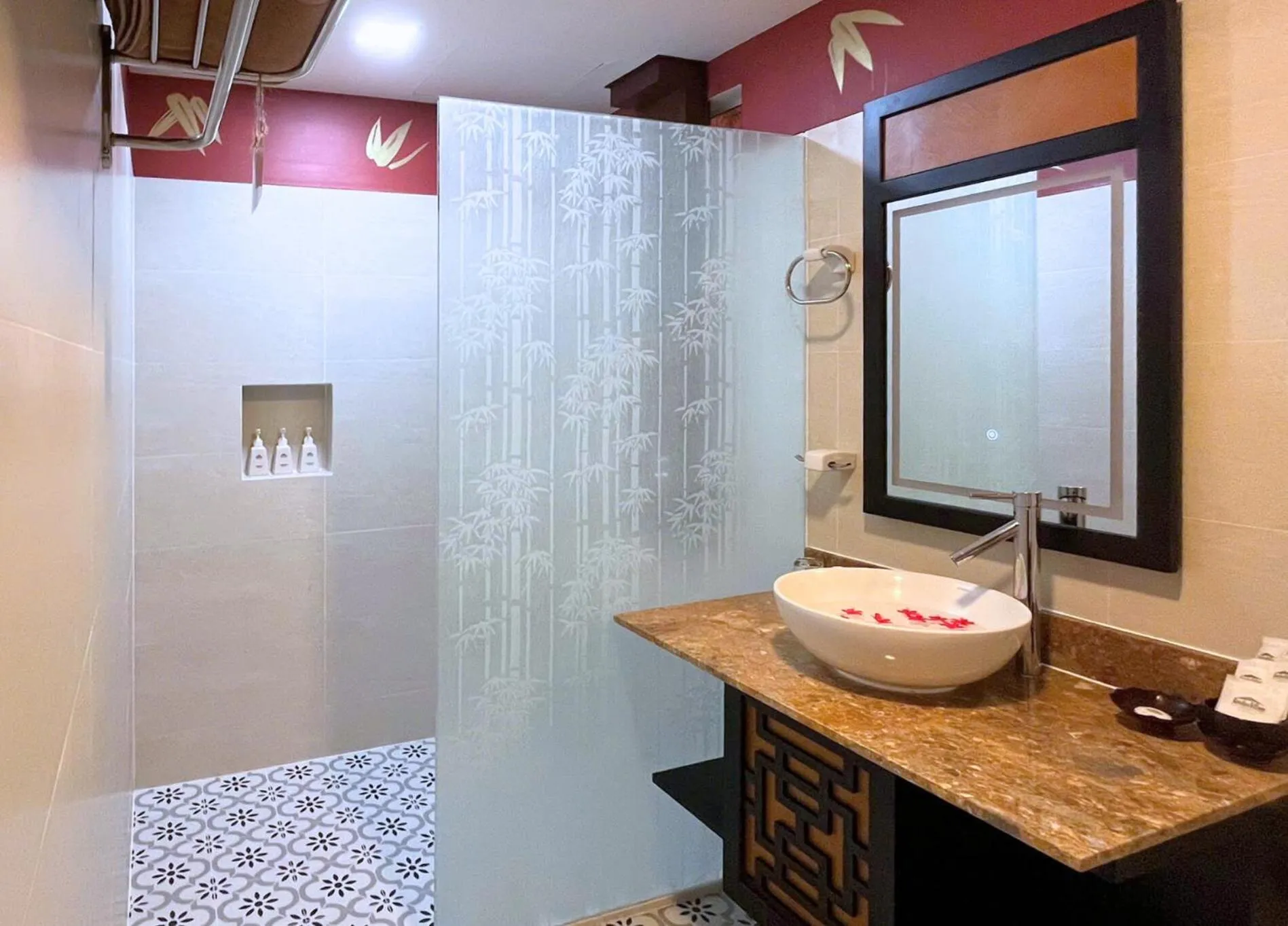 Shower in Bamboo Village Beach Resort & Spa