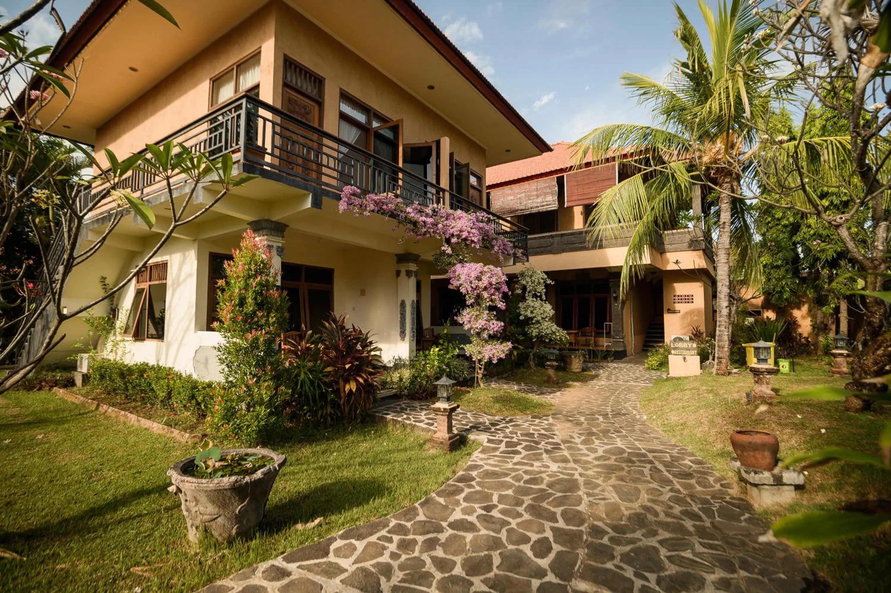 Garden in Banyualit Spa 'n Resort Lovina