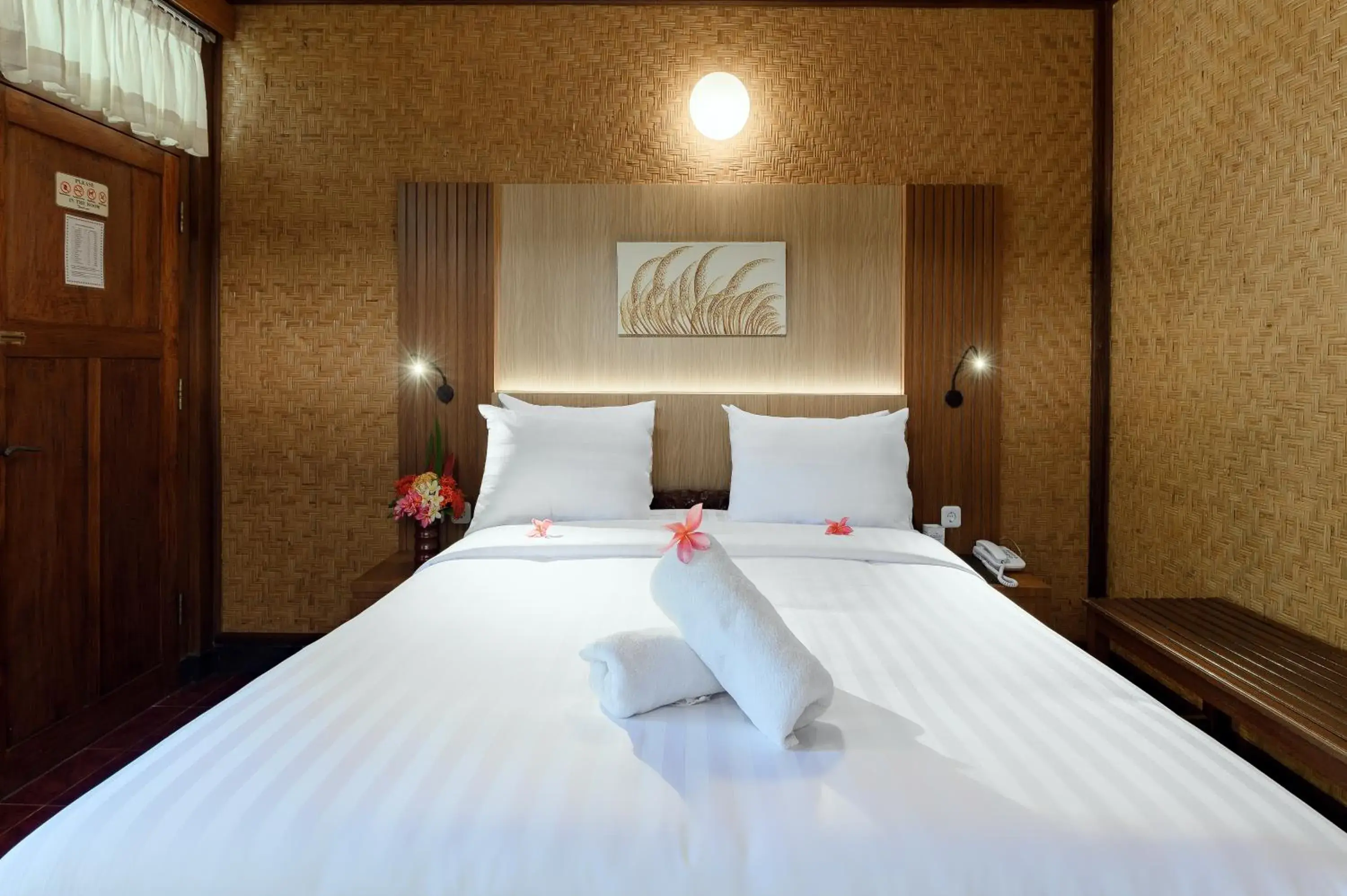 Bed in Banyualit Spa 'n Resort Lovina Bed in Banyualit Spa 'n Resort Lovina